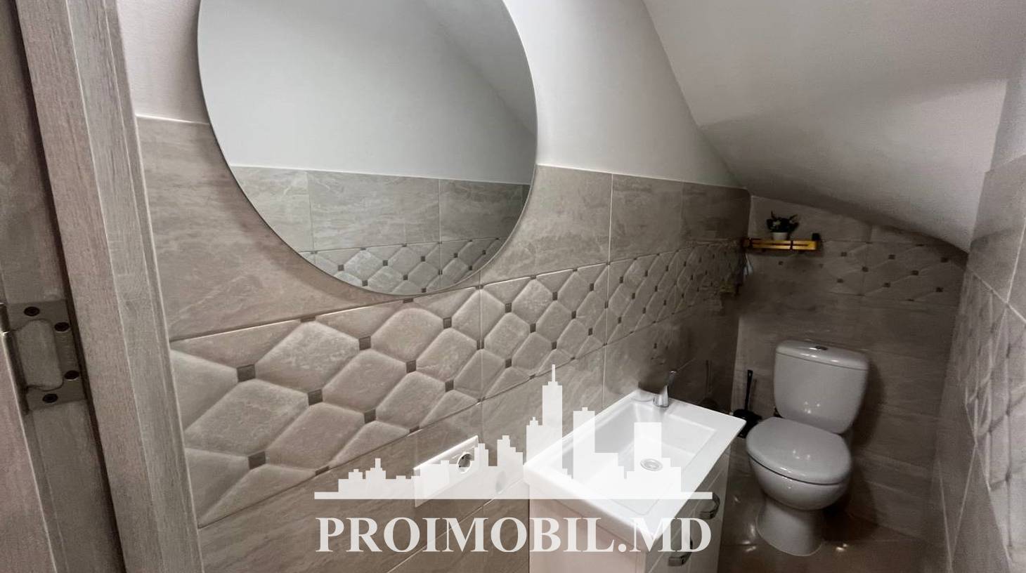 https://images.proimobil.md/e8v9IW1v2IbTgRXX_7kxE06v7I1CeLfuLCWvtVN8uzk/watermark:0.75:so:0:30:0.39/resize:fill:1460:816:1/gravity:ce/bG9jYWw6Ly8vZXN0YXRlL2xyLzdiNDQ2ZjRjLTQ3MDctNDlmMC1iZmNhLTVmY2ZkYzg2MGU5My5qcGVn