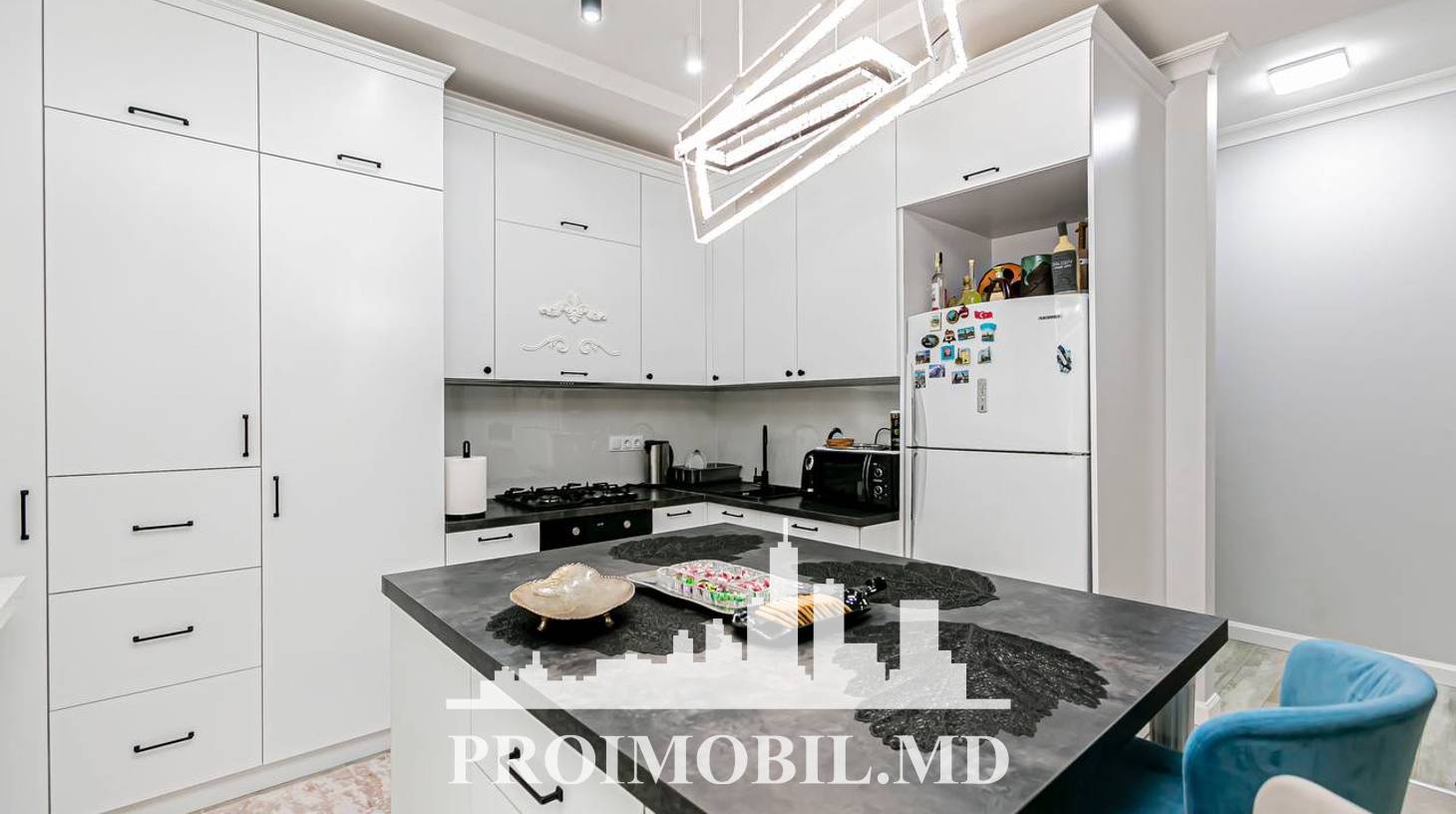 https://images.proimobil.md/eAFpxPITjBFI_p6uy2K6vbKP_5OY5ldqwWyCjdTeK9I/watermark:0.75:so:0:30:0.39/resize:fill:1460:816:1/gravity:ce/bG9jYWw6Ly8vZXN0YXRlL2xyLzZjN2EzZWQ2LTk4NmQtNDU4MC04MWZjLTk1ZGRmM2QyZTQ4Ny5qcGVn