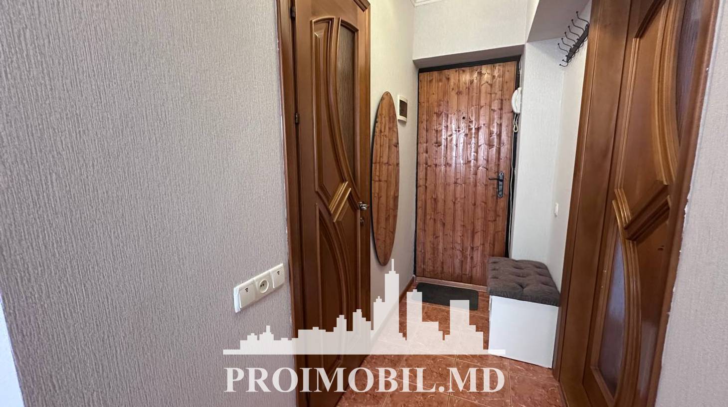 https://images.proimobil.md/eDwpUOnnnMUr1txB2mTv3H7ytaNw5Ilgz4yea570u08/watermark:0.75:so:0:30:0.39/resize:fill:1460:816:1/gravity:ce/bG9jYWw6Ly8vZXN0YXRlL2xyL2U1YzVkMmUzLTFkYTAtNDg0OC1hNWQzLTJjZGExNmUyNzQ1Ni5qcGVn