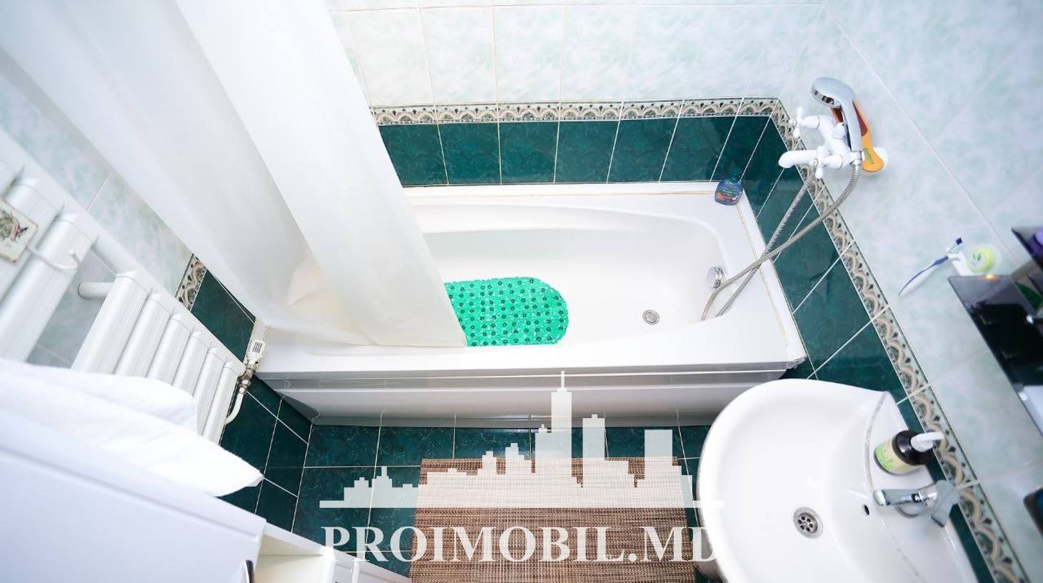 https://images.proimobil.md/eHEXHP8uHVOdLrrrKs_RYg_bnbFREOE_v9PMq8VXNb4/watermark:0.75:so:0:30:0.39/resize:fill:1460:816:1/gravity:ce/bG9jYWw6Ly8vZXN0YXRlL2xyLzE4N2YwNzcxLTkwMWQtNGRmNy05NWE0LWFlMTFjNzc5NGE2YS5qcGVn