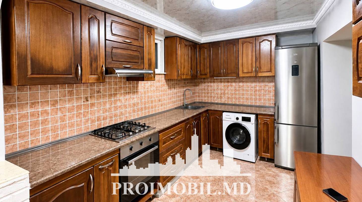 https://images.proimobil.md/eP2zHF7dvqDordj0h6P6TuIHyYfaQjG7N9P-uhoLc8s/watermark:0.75:so:0:30:0.39/resize:fill:1460:816:1/gravity:ce/bG9jYWw6Ly8vZXN0YXRlL2xyLzVkYTE2MjkzLTU5M2EtNDk3Mi05NmY1LWFkNWIyMjI4OWRmYS5qcGVn