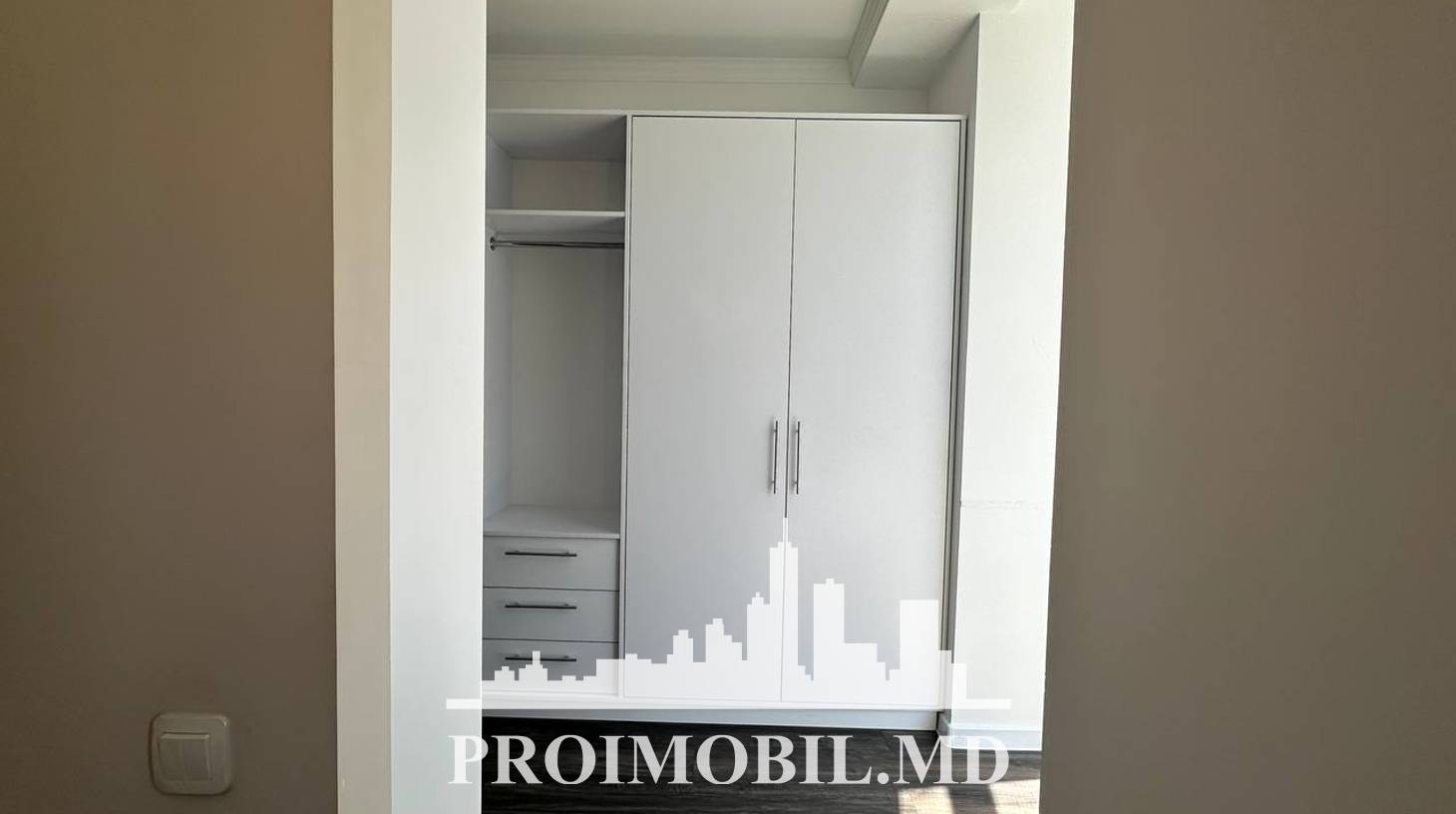 https://images.proimobil.md/eUHIJ5ncqioV6yT1fvnt8TY-Z0n7ObMMlckldnIOda0/watermark:0.75:so:0:30:0.39/resize:fill:1460:816:1/gravity:ce/bG9jYWw6Ly8vZXN0YXRlL2xyLzllZjc5Yjk1LWEyNjEtNGU3YS1hMzFmLTgzYzUwY2FhYjljYS5qcGVn