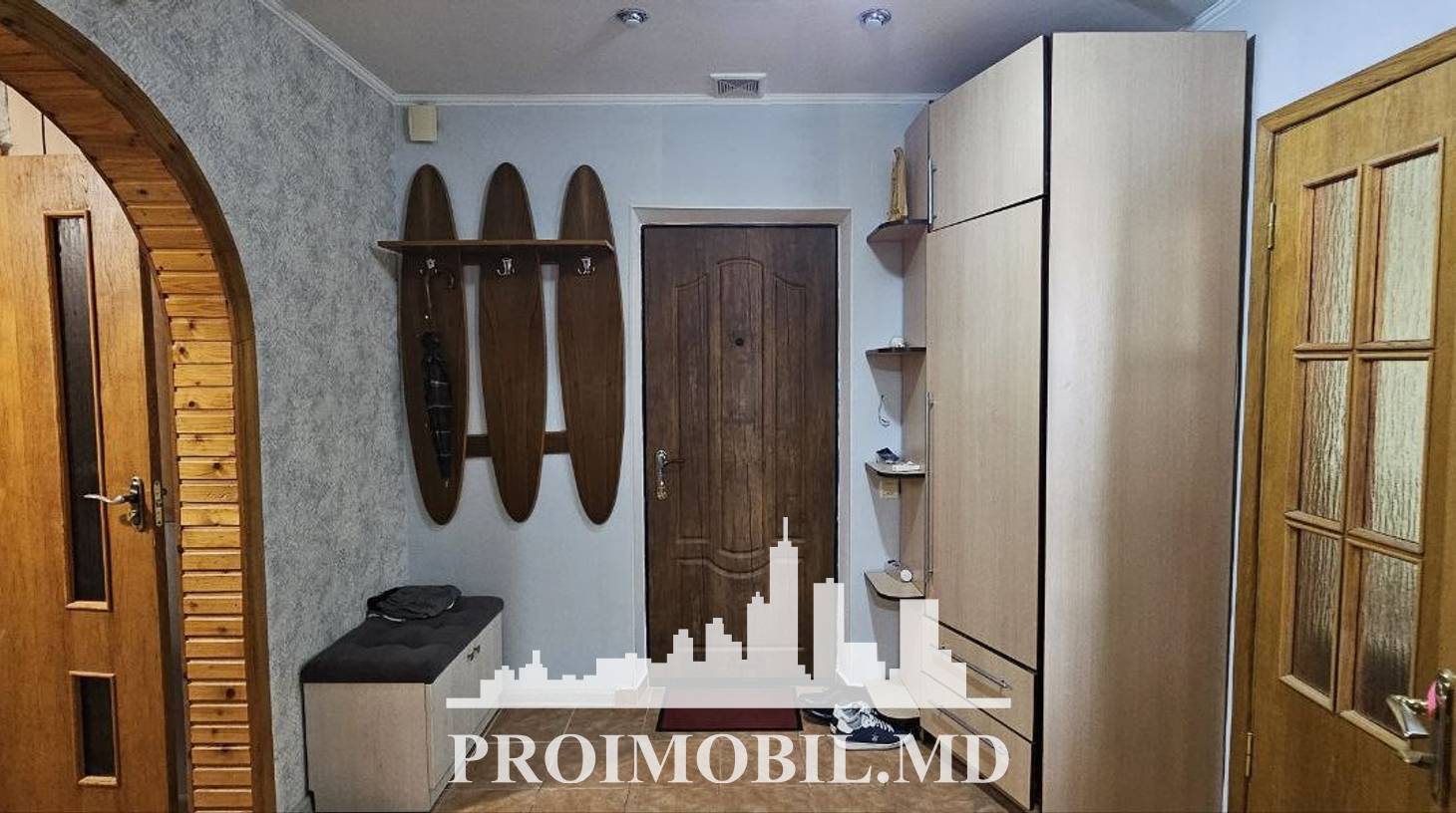 https://images.proimobil.md/eUas9miEE9J3bj3UDoDld48oIvY6X3al89XnH2crRtc/watermark:0.75:so:0:30:0.39/resize:fill:1460:816:1/gravity:ce/bG9jYWw6Ly8vZXN0YXRlL2xyLzE5YjNjOGI3LTE5MDctNDYwZC04ZTczLTQzN2QyYWM2OGNjZS5qcGVn