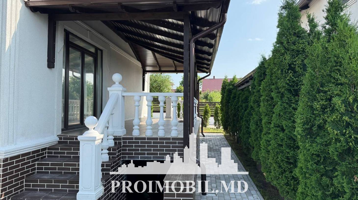 https://images.proimobil.md/eV6czVhgX9w4bofk_O5mkIR1UGxk1jrBLGy5oto2CD8/watermark:0.75:so:0:30:0.39/resize:fill:1460:816:1/gravity:ce/bG9jYWw6Ly8vZXN0YXRlL2xyLzY4MWY0YTUxLTQ0ZTctNDVlMS05ZDJkLTFkNDkwNWFmY2ZjYi5qcGVn