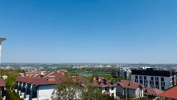 https://images.proimobil.md/eWgWc83Qdtwa1-4BdYUKCEaZ7INUt4hL5s8LtRdIhTU/resize:fill:350:198:1/gravity:ce/bG9jYWw6Ly8vZXN0YXRlL2xyLzAxODYxOGFiLTNjNzgtNGY2Yi1iMmMzLWMxYTBmMzU0YTFiNC5qcGVn