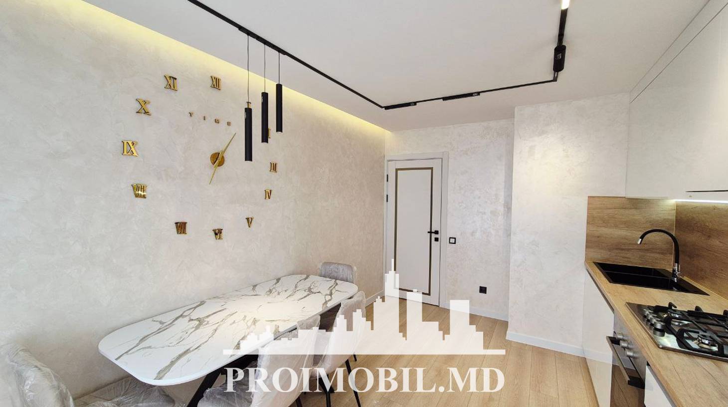 https://images.proimobil.md/ee6HhVJvV_3lzomwnZRYBdIKquaTfyS2sM7MRBtgkYc/watermark:0.75:so:0:30:0.39/resize:fill:1460:816:1/gravity:ce/bG9jYWw6Ly8vZXN0YXRlL2xyLzEwYWNhMDhlLTQzNzktNDJhOS1iYTJmLWM0NTE0NmZkYjQxNy5qcGVn