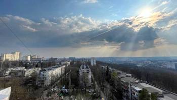 https://images.proimobil.md/effzH3WDPMJCV9IJrehCbk3vawbfiyRFohyfwX9D9ss/resize:fill:350:198:1/gravity:ce/bG9jYWw6Ly8vZXN0YXRlL2xyL2RmODRiNGNkLTkwOWItNGNkZi04Zjg1LTQ4YTA2M2QyNmEzNS5qcGVn