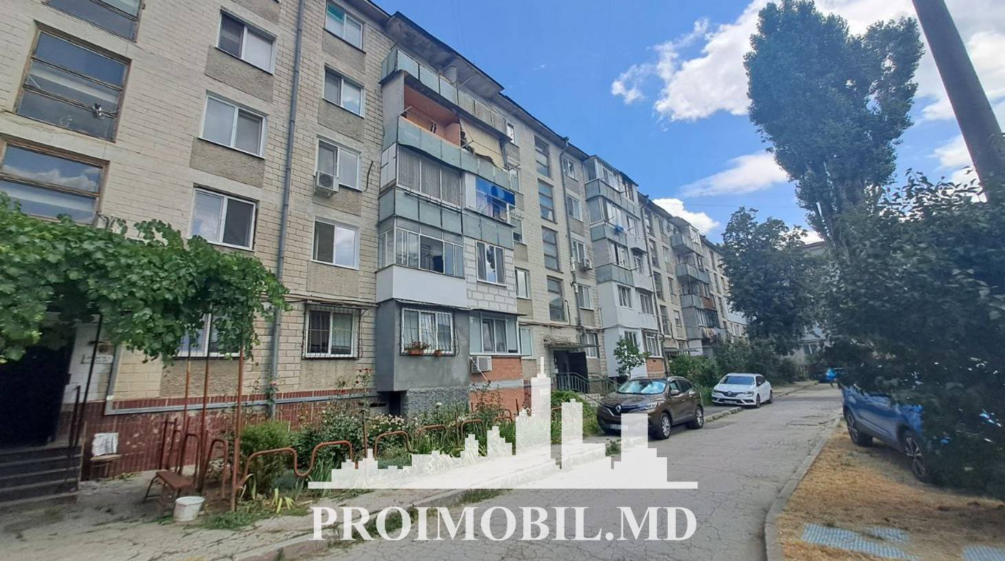 https://images.proimobil.md/egIde6T_5EaME4O97Cn6pNATpx93Ns27goA0JTDFTsQ/watermark:0.75:so:0:30:0.39/resize:fill:1460:816:1/gravity:ce/bG9jYWw6Ly8vZXN0YXRlL2xyL2M3ODUzYjczLTMzOTUtNDQyYi1hMGY4LWFjZTdhNmRlMjhjNi5qcGVn