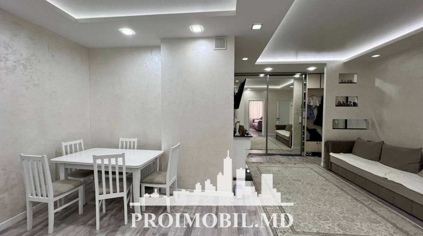 https://images.proimobil.md/eihSvRpjS7cSpxHUniK55R4U1MgE5ahOGScn8gFpxEI/watermark:0.75:so:0:30:0.39/resize:fill:1460:816:1/gravity:ce/bG9jYWw6Ly8vZXN0YXRlL2xyLzAxM2VlYzhmLTI3MmItNGUxOS1hYjFjLWY3Y2JmODJkYWIxMC5qcGVn