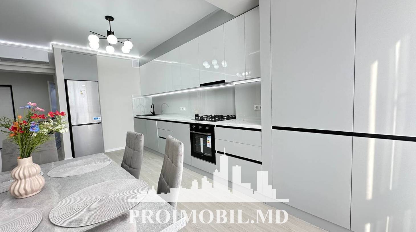 https://images.proimobil.md/eikAz9zWOX8XZgiUFFETpViM32uJa2EFX0JkJg_8d84/watermark:0.75:so:0:30:0.39/resize:fill:1460:816:1/gravity:ce/bG9jYWw6Ly8vZXN0YXRlL2xyLzJlNjM1ZDViLTBiOWMtNDYwOC1hMmMxLWNkNDMxMjg0ZjMzMC5qcGVn
