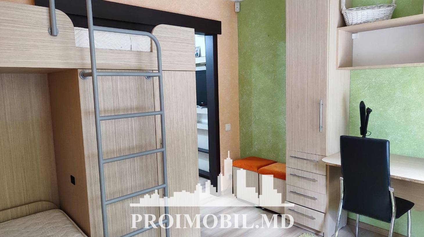https://images.proimobil.md/ekNK0vs_tHlQxV2NsF2GchqYqH9Be2ERb0QzY5wR6jU/watermark:0.75:so:0:30:0.39/resize:fill:1460:816:1/gravity:ce/bG9jYWw6Ly8vZXN0YXRlL2xyLzZiNjI2Y2I4LTEzMGQtNDIyNi1hOGFlLTQzMTgyOGZkZTk2OS5qcGVn
