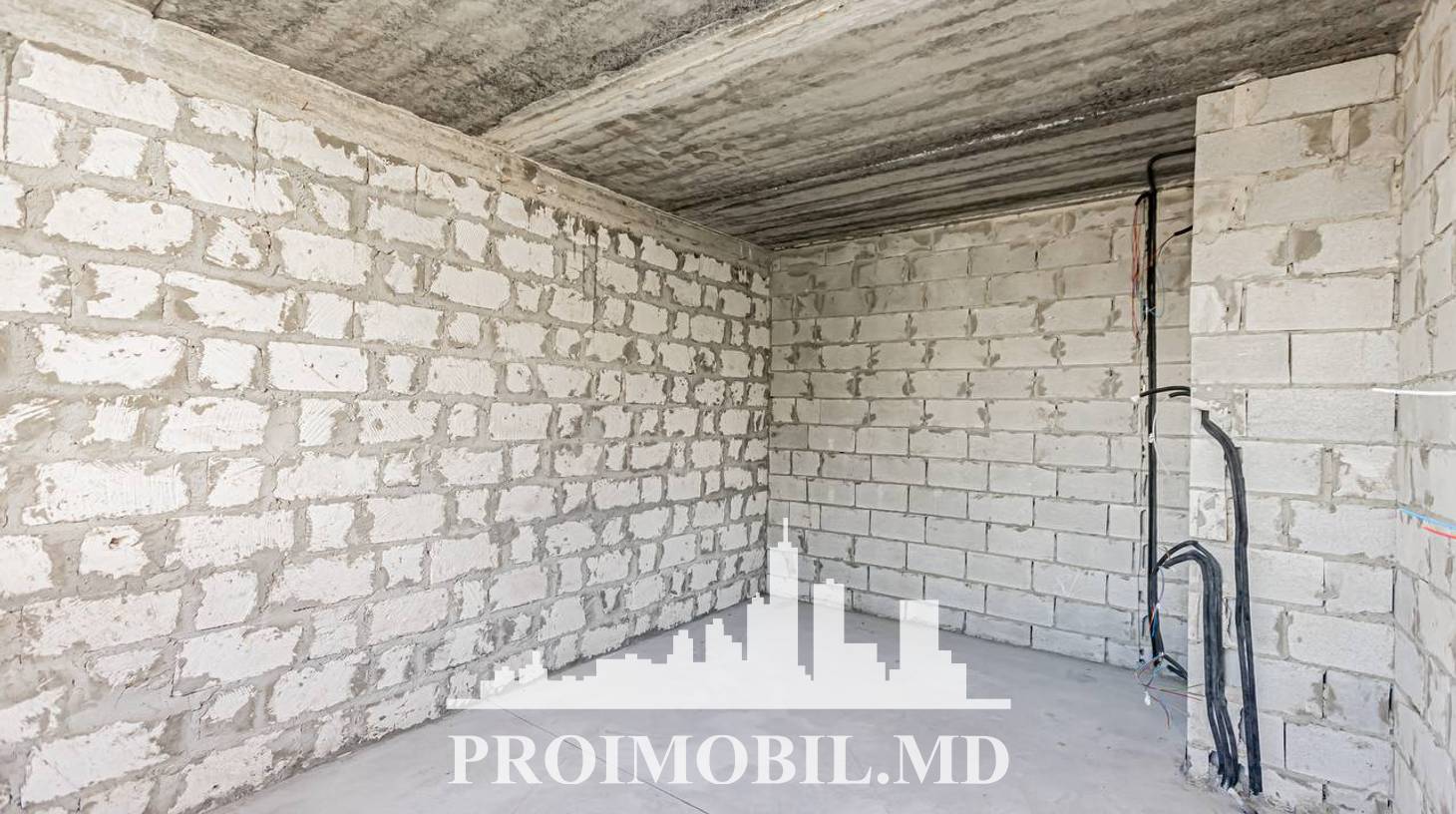 https://images.proimobil.md/el67xKep-_3TUpfY3TmKbzdBewEhXuOwmYoPZAvfUTI/watermark:0.75:so:0:30:0.39/resize:fill:1460:816:1/gravity:ce/bG9jYWw6Ly8vZXN0YXRlL2xyLzdmYzc1NmEzLTFlMzktNDU3MS1iYWYwLTFjMjVhMjQ0MDVlNi5qcGVn