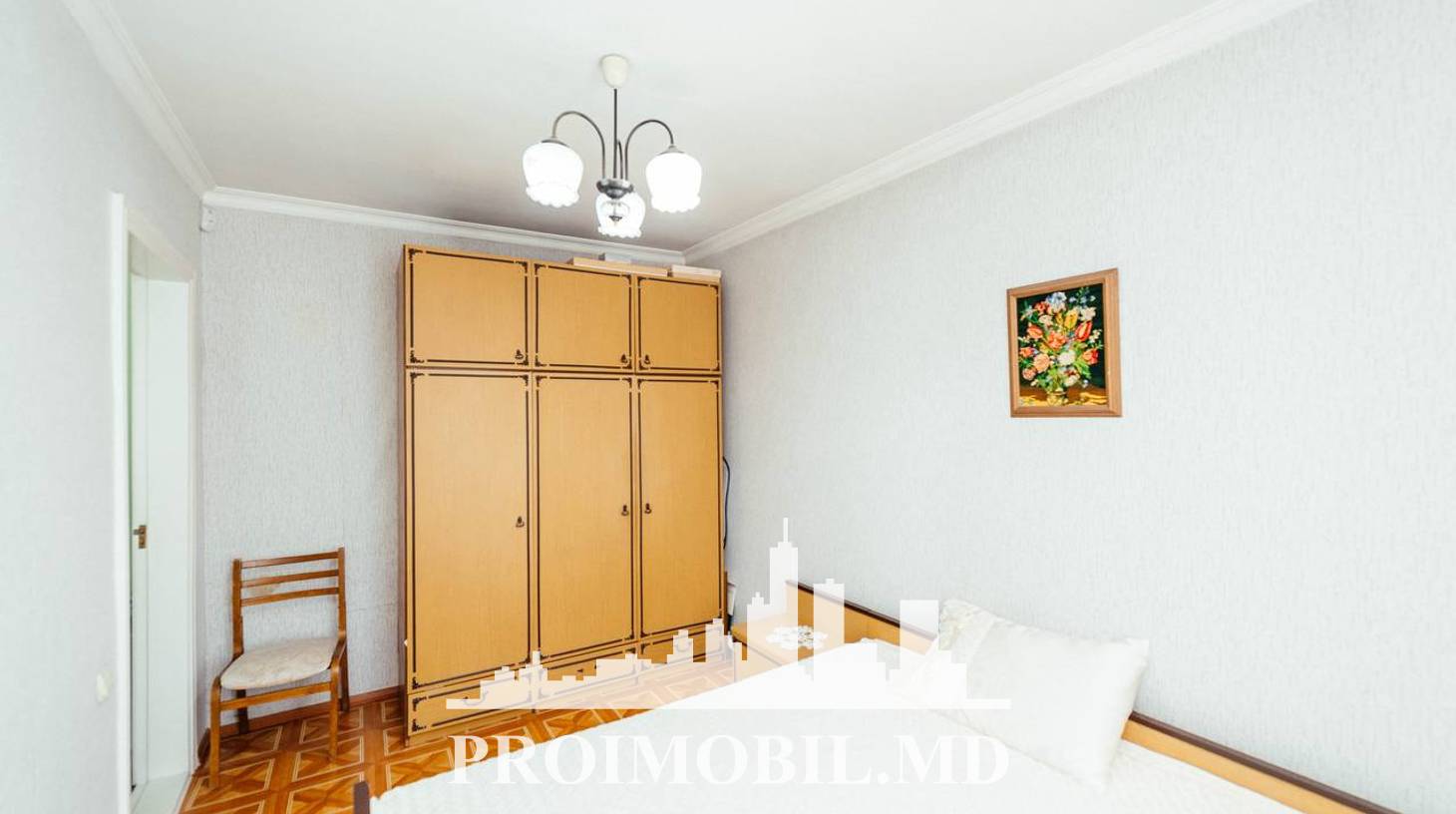 https://images.proimobil.md/eowqPVS0hEvTTPkkYEbrEUu__-KBZnKvrB2JOCOMeeQ/watermark:0.75:so:0:30:0.39/resize:fill:1460:816:1/gravity:ce/bG9jYWw6Ly8vZXN0YXRlL2xyLzIyMWM3NzIyLWRmMDctNGE2OC04NWY5LTQ4YWY3MGMwMmE2Ny5qcGVn