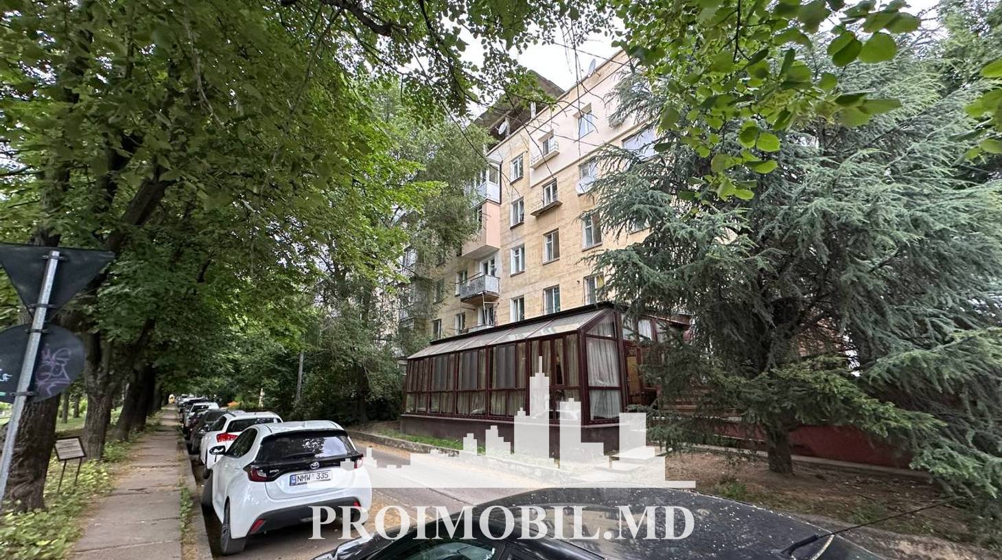 https://images.proimobil.md/etnRYObGaDy712LW_hyYv9koMFExU9v8ZGvGQIVKChM/watermark:0.75:so:0:30:0.39/resize:fill:1460:816:1/gravity:ce/bG9jYWw6Ly8vZXN0YXRlL2xyL2E5YWMwNTI1LTQ2MjAtNDlkOS04ZWIxLTIxOTgwNzE4MTZmNC5qcGVn