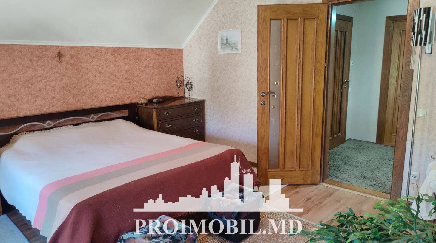 https://images.proimobil.md/euhyu2WZPfF-nO-F8CboISJ60cTyehe5HDETp_xEnT8/watermark:0.75:so:0:30:0.39/resize:fill:1460:816:1/gravity:ce/bG9jYWw6Ly8vZXN0YXRlL2xyL2ZhNWEwZmQxLWJmNTgtNGY1Ny1iODk0LWJhMmQ3NDViZWYxZC5qcGVn