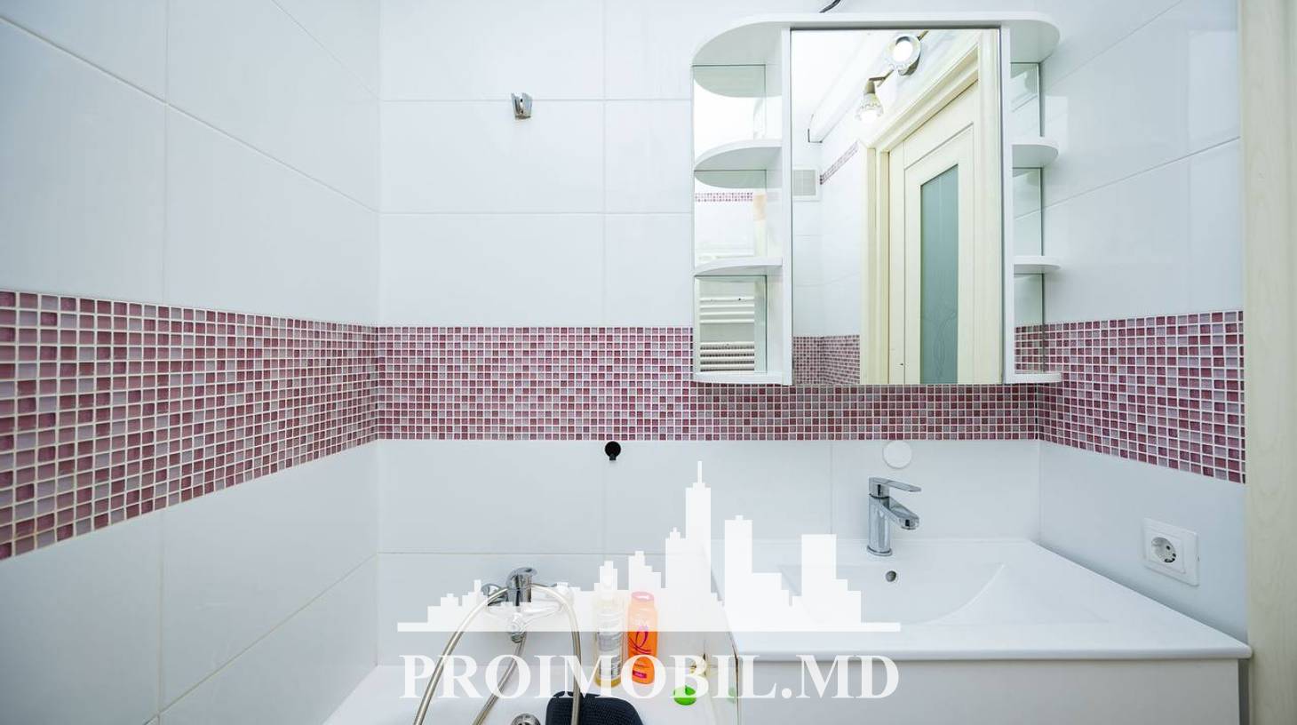 https://images.proimobil.md/fAGJSMd5eBnl9b3y1BWsOCV3GZUkkq4egHhYjVdSj-E/watermark:0.75:so:0:30:0.39/resize:fill:1460:816:1/gravity:ce/bG9jYWw6Ly8vZXN0YXRlL2xyLzQyYmE0ZjM2LTMwY2YtNDQwOC04YzA5LTViYmEwOGQ2MDJmOC5qcGVn