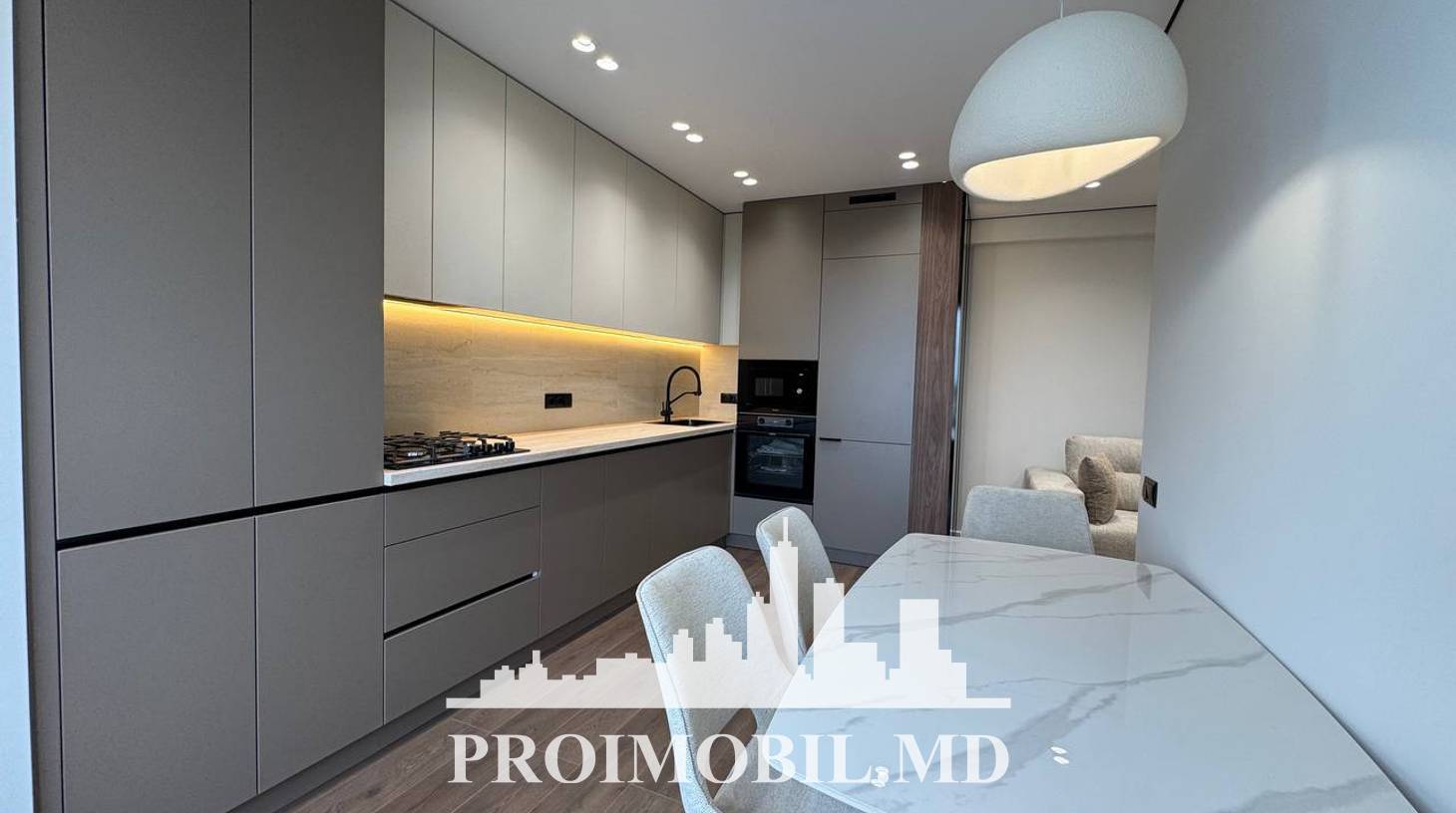 https://images.proimobil.md/fBGnIrFp86x2Sres-8_2UEVZClQi0Icl94QK-7On8Zk/watermark:0.75:so:0:30:0.39/resize:fill:1460:816:1/gravity:ce/bG9jYWw6Ly8vZXN0YXRlL2xyLzQ1ZTA2ZGQ4LTJlNDItNGVjNi04YWM2LTQ3Y2E4MzY3YmVkYS5qcGVn