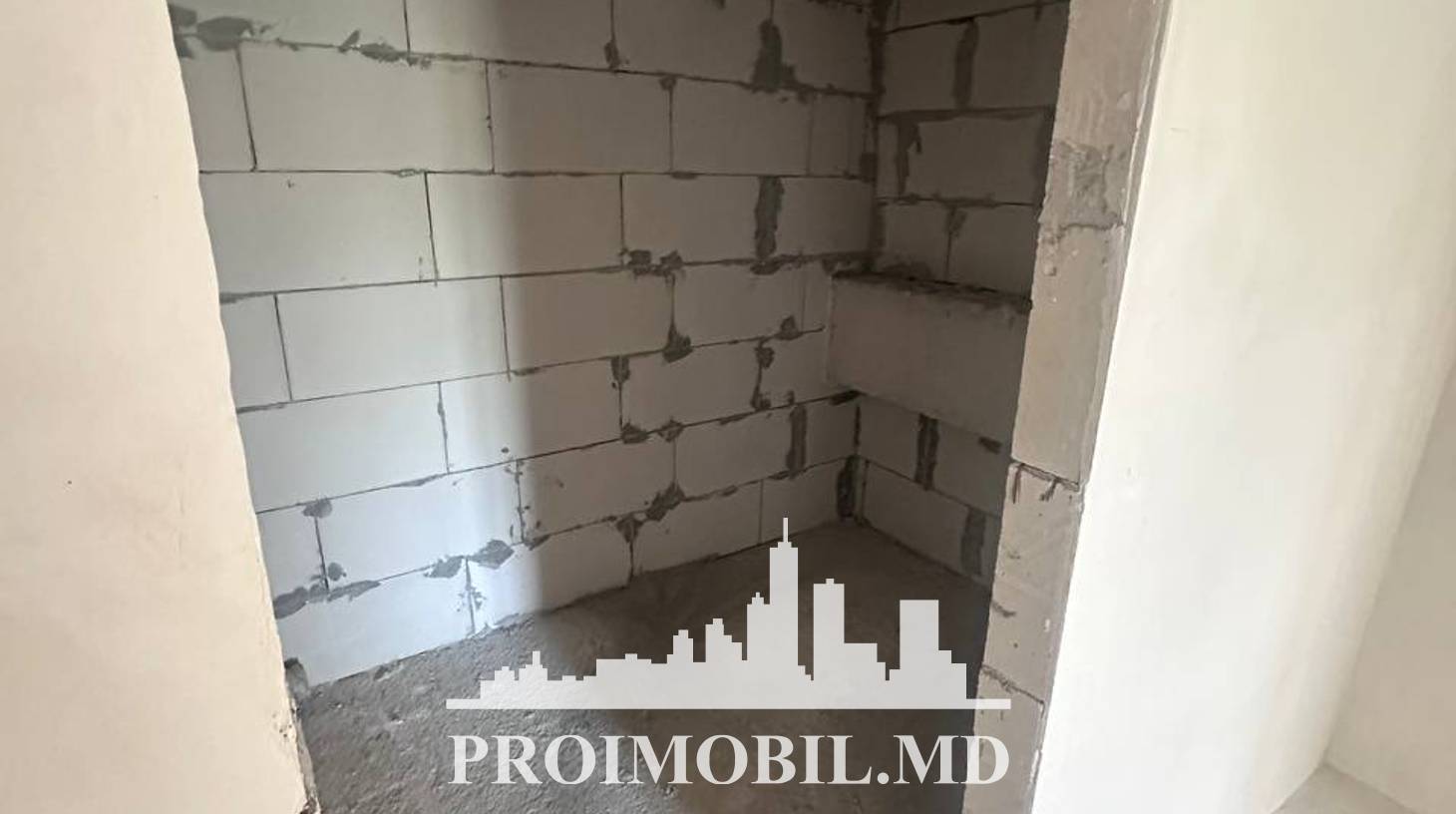 https://images.proimobil.md/fBjAU6J9MT-dPuilUMk42fI9VILZ5BTr3Hv_Oxt4I4o/watermark:0.75:so:0:30:0.39/resize:fill:1460:816:1/gravity:ce/bG9jYWw6Ly8vZXN0YXRlL2xyLzc2YThhNjlmLTI4ZmQtNDNhMC04NTFkLTY5MzRmNDhhMGMwZi5qcGVn