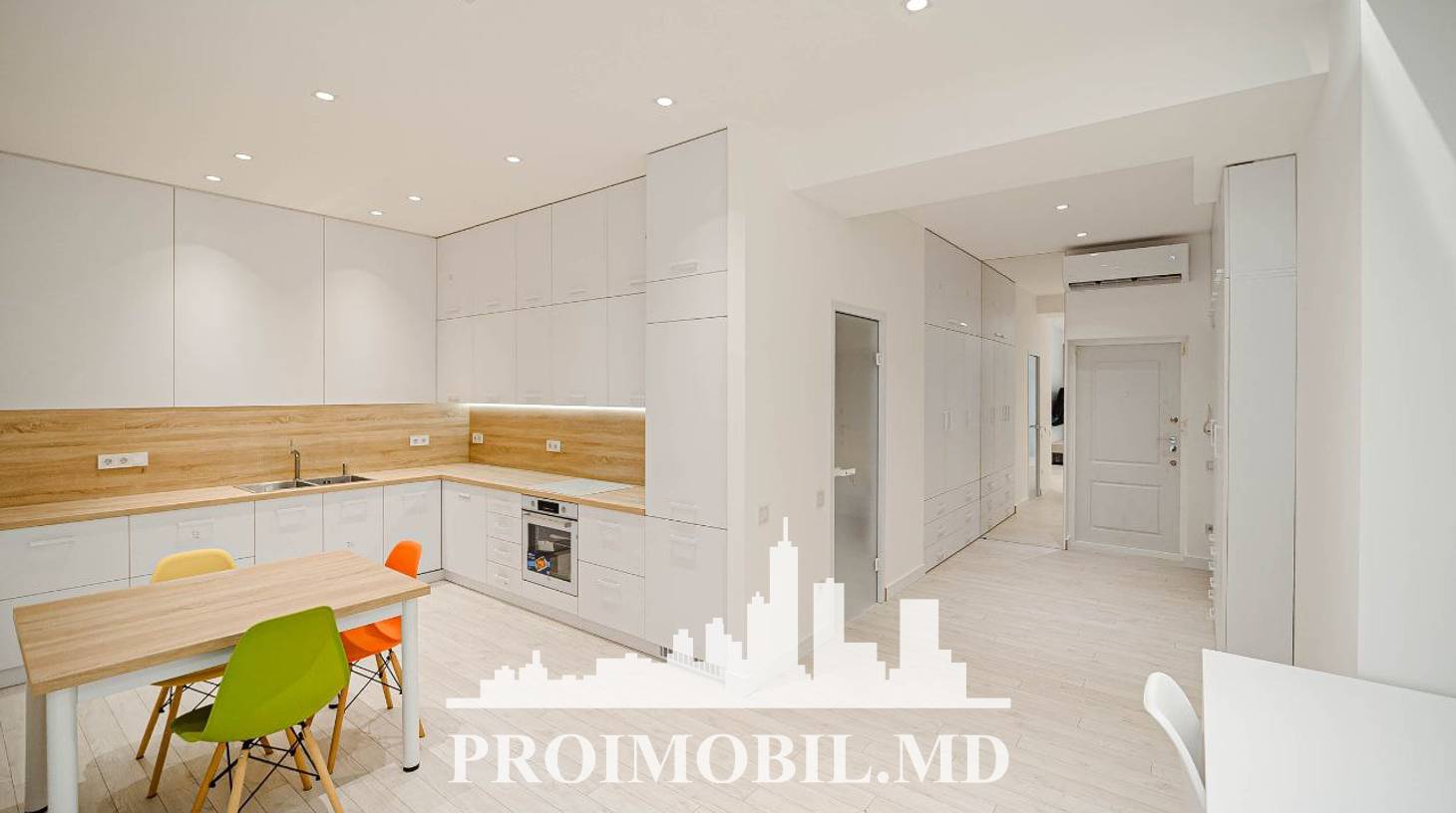 https://images.proimobil.md/fG0BBEDu7P6va3ER568HBEnjzcp3ytabnsHky6jHWJQ/watermark:0.75:so:0:30:0.39/resize:fill:1460:816:1/gravity:ce/bG9jYWw6Ly8vZXN0YXRlL2xyLzE3NDY4ZDczLTdhODUtNDFhOC1iMmFjLTNkY2NiMmZjODllZC5qcGVn