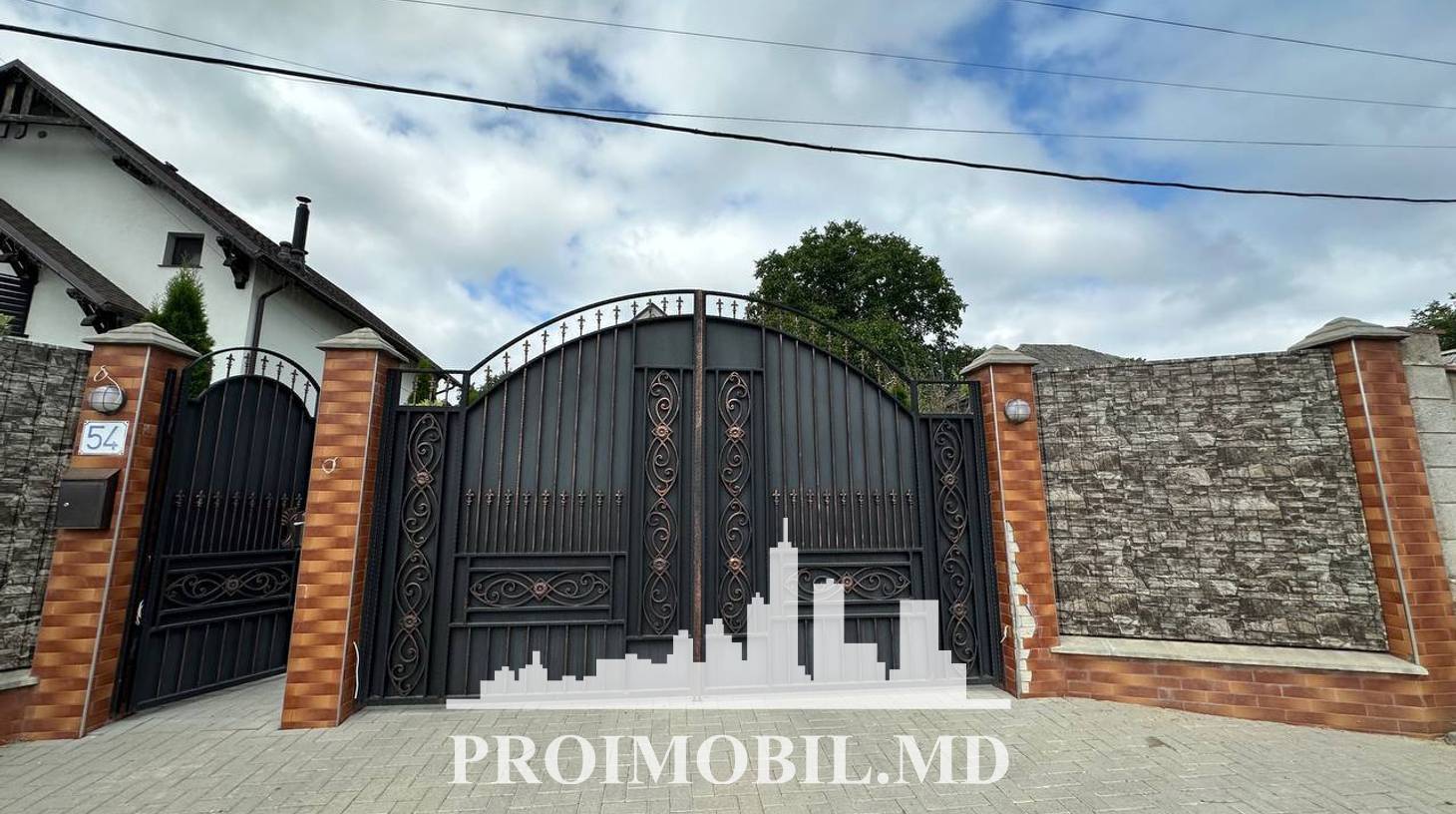 https://images.proimobil.md/fG38ySys7PykaXR01QKfdB1147k5Dy_5-LoYnJAr-pk/watermark:0.75:so:0:30:0.39/resize:fill:1460:816:1/gravity:ce/bG9jYWw6Ly8vZXN0YXRlL2xyLzdiYTVmZDM1LWFhNjQtNDI1ZS05MTczLTc0ZDJlNWFkYjQ3NC5qcGVn