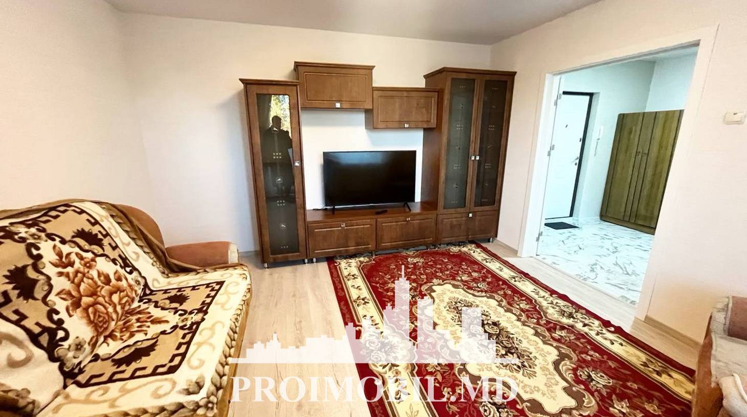 https://images.proimobil.md/fN4xQiTXTBqchzUewi4u4Wd2IX98aeBa_ubLM7eB1cY/watermark:0.75:so:0:30:0.39/resize:fill:1460:816:1/gravity:ce/bG9jYWw6Ly8vZXN0YXRlL2xyLzUyODIxMDU3LWU3NGYtNGI1My1hZWZhLTI1NjkwMDg2OTQzYy5qcGVn