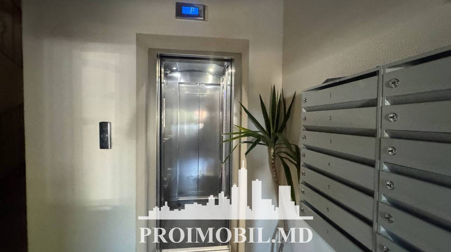 https://images.proimobil.md/fQYkdNID3tA7bYiqEicGMfxI_eC6wK1zMKr1ywJrrQ4/watermark:0.75:so:0:30:0.39/resize:fill:1460:816:1/gravity:ce/bG9jYWw6Ly8vZXN0YXRlL2xyLzUwZjk1ZGEzLWY4MjUtNGM4Mi05Nzg4LWEwYWJlM2NhYzY5My5qcGVn