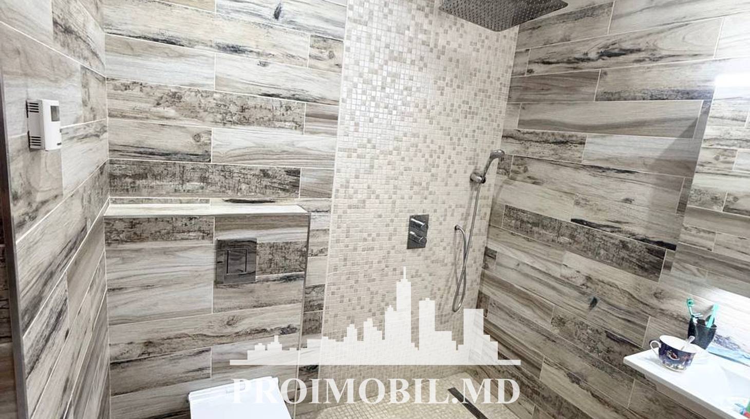 https://images.proimobil.md/fQ_mhLsBLNo9py4KOQP2ruYjp5bp8NAQqOAkHbI8zZ0/watermark:0.75:so:0:30:0.39/resize:fill:1460:816:1/gravity:ce/bG9jYWw6Ly8vZXN0YXRlL2xyLzI0YzRhZmI4LTE0NDEtNDZiNS05YmM4LTQyMjMxNmQwZTg5Mi5qcGVn