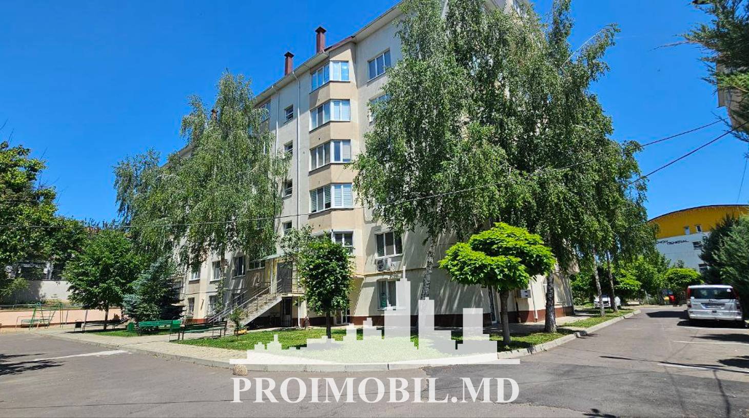 https://images.proimobil.md/fTdOFDqXAe9kOexgiO_1Qt-4IhB0WEZKE4p-R5MBZXE/watermark:0.75:so:0:30:0.39/resize:fill:1460:816:1/gravity:ce/bG9jYWw6Ly8vZXN0YXRlL2xyLzg4NmUxMzg4LTViYjgtNGM2Yi04ZWVlLWIzZDM5YTY2Y2Y3MC5qcGVn