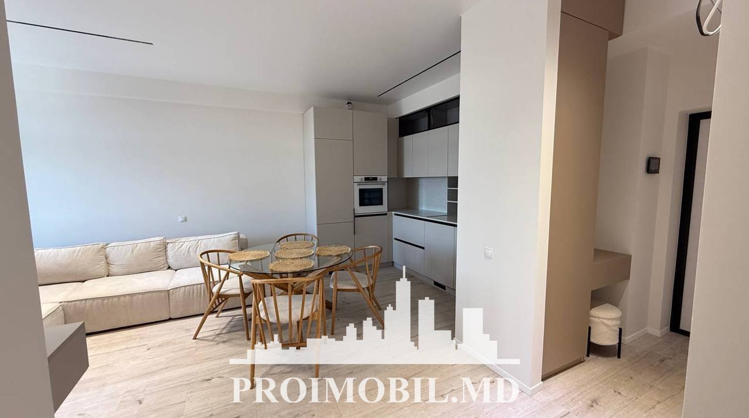 https://images.proimobil.md/fbAX-FK6cXwkIk7_q1x3OOVshYfx9gE_e2UyE2NtdRc/watermark:0.75:so:0:30:0.39/resize:fill:1460:816:1/gravity:ce/bG9jYWw6Ly8vZXN0YXRlL2xyLzU0Y2NlOWU3LWMzMDAtNGM4Yy05MDI0LWFmZjJlYjFhY2IzNS5qcGVn