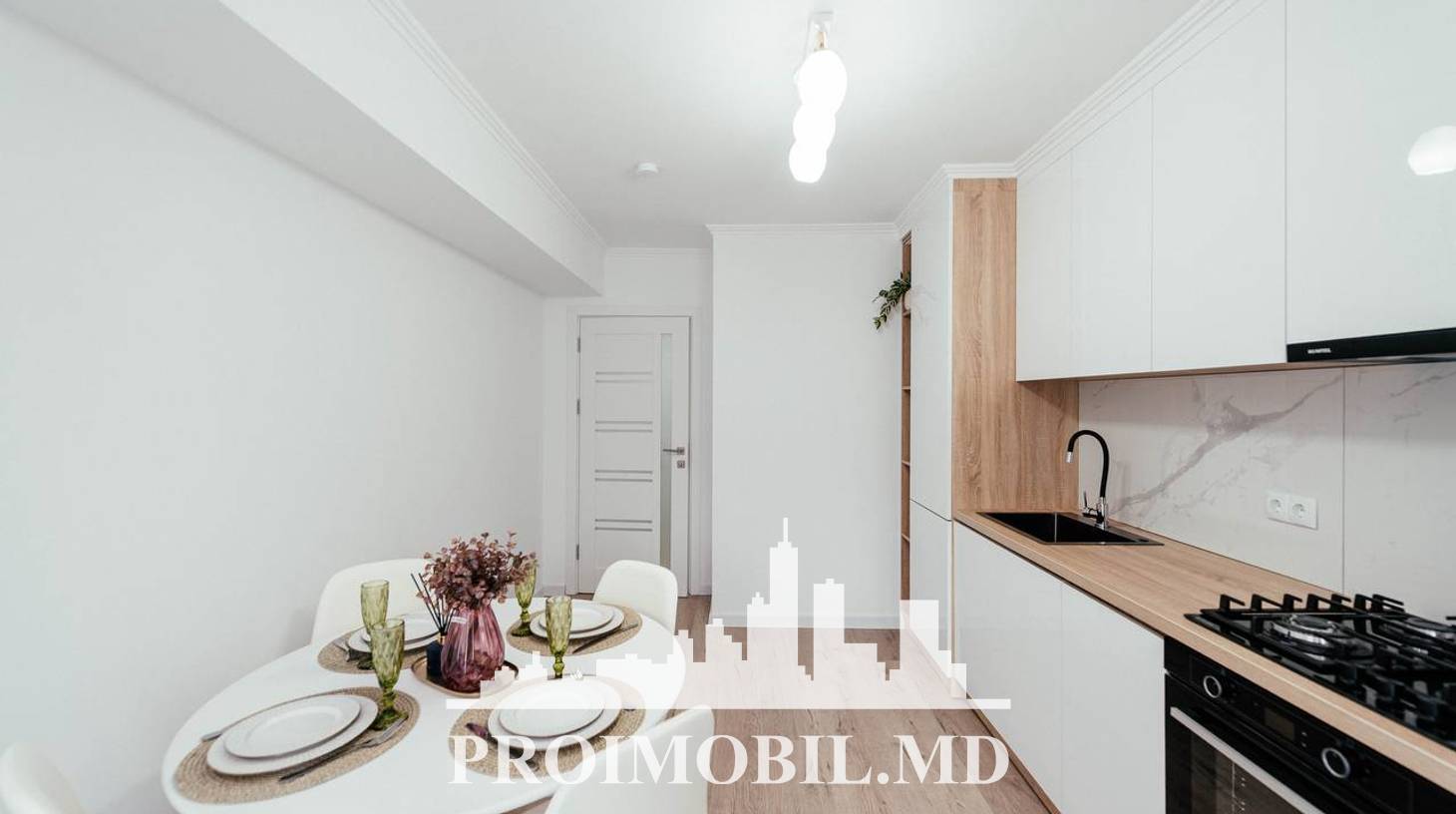 https://images.proimobil.md/fbd3KQA6uyqY1mJug2FcyzE2eAVGmUf7Tge9glRsQC8/watermark:0.75:so:0:30:0.39/resize:fill:1460:816:1/gravity:ce/bG9jYWw6Ly8vZXN0YXRlL2xyLzE5OGVkYmJmLTQ3YjEtNDM0Ny04MzUwLTlkZGNjZmU2MGFlYy5qcGVn