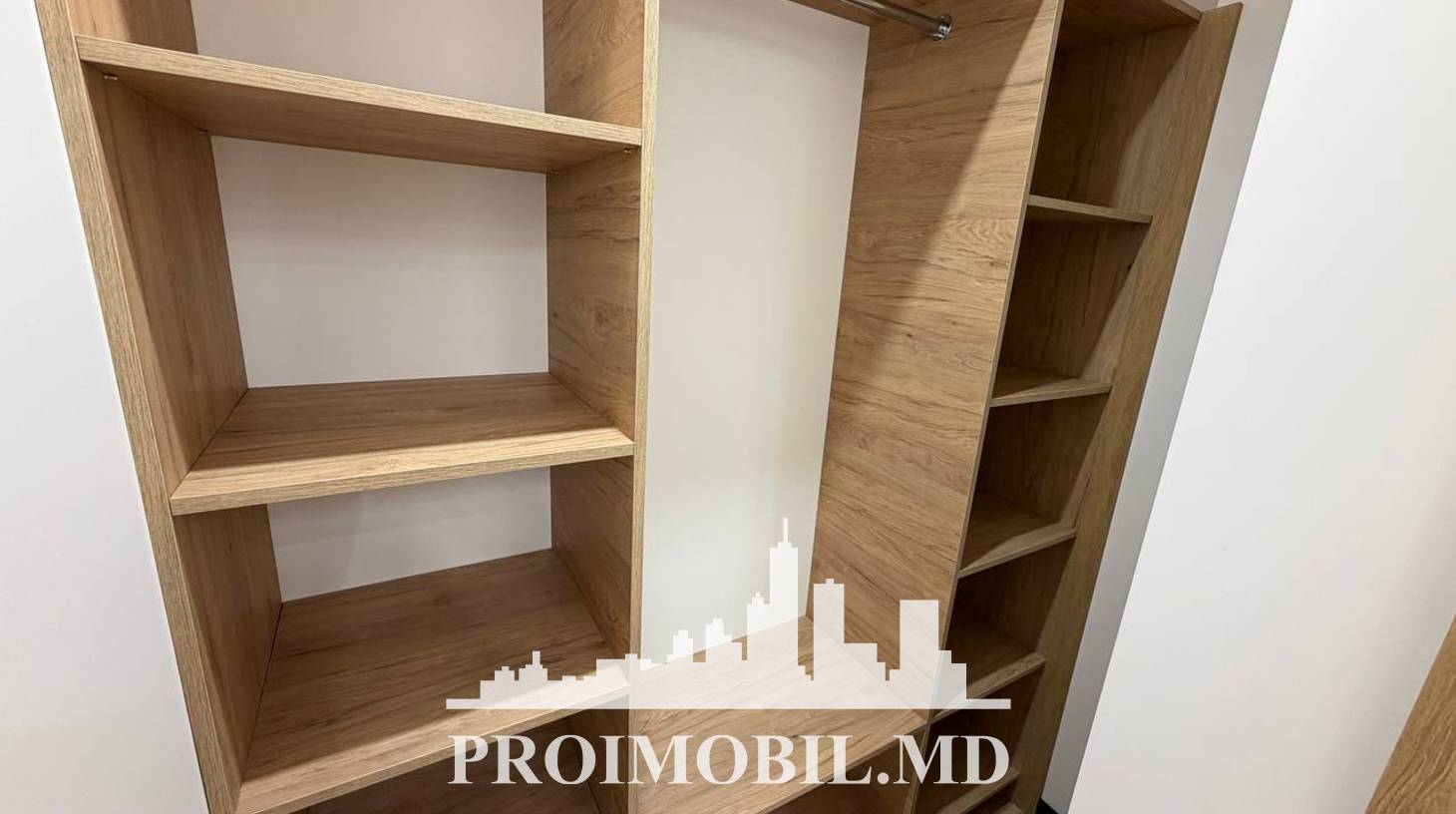 https://images.proimobil.md/fhBBlec8Jps2nW_e7V3cmJvOzkhd0sSkVsC04eKTteo/watermark:0.75:so:0:30:0.39/resize:fill:1460:816:1/gravity:ce/bG9jYWw6Ly8vZXN0YXRlL2xyLzM3ZjFmOWEzLTgwOWYtNDljZC1hZjA0LTllZDJjMDdlZWE2OS5qcGVn