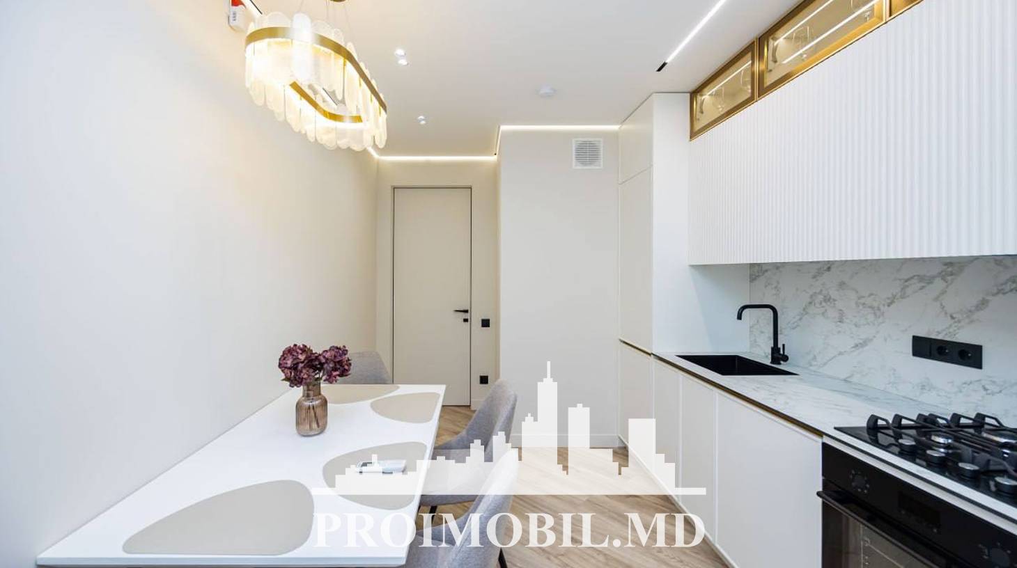 https://images.proimobil.md/fm6RVgO6LQ1-zzuA40iV2FTGNW0hnxiFz1BooX3XHjY/watermark:0.75:so:0:30:0.39/resize:fill:1460:816:1/gravity:ce/bG9jYWw6Ly8vZXN0YXRlL2xyL2VjYWJlNTJmLTA1NzgtNDc2NS04MGQyLWFmYTFlNWViNTIyOS5qcGVn