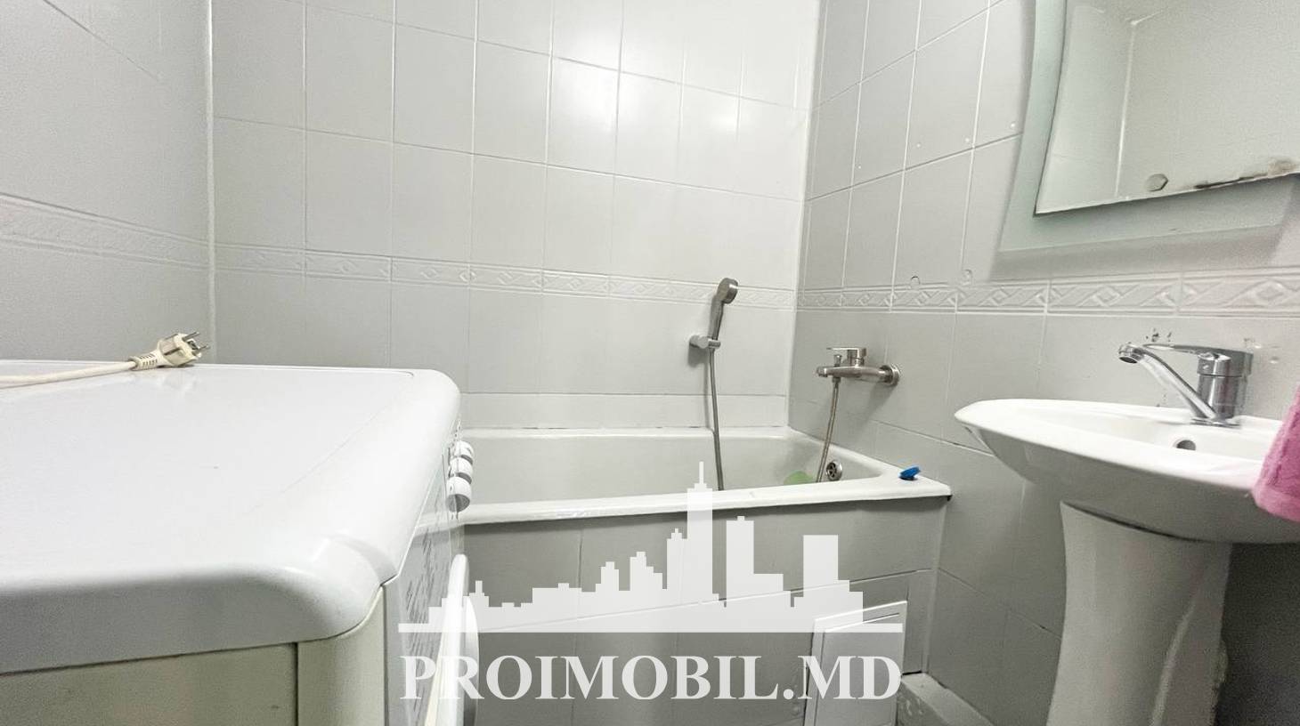 https://images.proimobil.md/foIWZ1RlTC40r1M_-flGf6gtd6tcTcYa6scYflAXW18/watermark:0.75:so:0:30:0.39/resize:fill:1460:816:1/gravity:ce/bG9jYWw6Ly8vZXN0YXRlL2xyLzY0ODM2MDc2LTg0ZTYtNGQ5Ny05M2EwLTUzNjFiZDBkZWY0NS5qcGVn