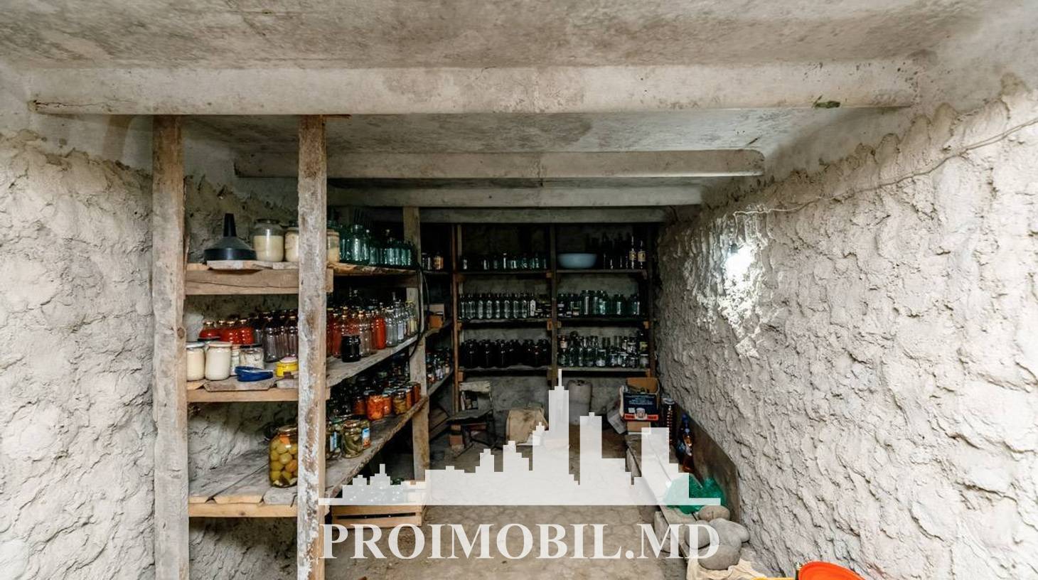 https://images.proimobil.md/ftEvE0XSijEFXPzrAUQhNG4Nfya9E5e1qPtX4EwJqQ8/watermark:0.75:so:0:30:0.39/resize:fill:1460:816:1/gravity:ce/bG9jYWw6Ly8vZXN0YXRlL2xyLzNhMWVkZjI0LWY0ZWMtNDZmYy1iODM1LWZiODAxMmFiMDZjMy5qcGVn