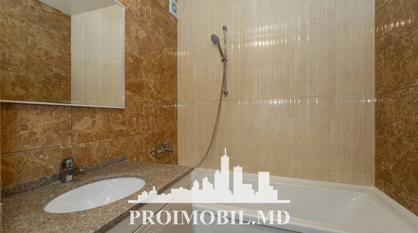https://images.proimobil.md/fu9cVK01xzzoq71SUZ0-DaAckcfl2zDa9AF0IXvj4kw/watermark:0.75:so:0:30:0.39/resize:fill:1460:816:1/gravity:ce/bG9jYWw6Ly8vZXN0YXRlL2xyLzZkMWQwYjUzLTE3ZmItNDY5ZS05ZTY1LTVhMzk0NzQxODJjNS5qcGVn