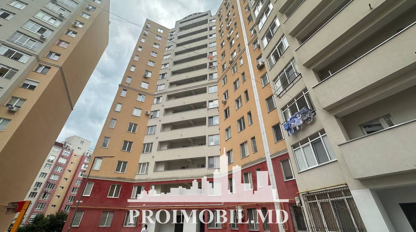 https://images.proimobil.md/fxd7Hrsi6MemRqVWr94EIS95KKm_szjDsJP9rhesY38/watermark:0.75:so:0:30:0.39/resize:fill:1460:816:1/gravity:ce/bG9jYWw6Ly8vZXN0YXRlL2xyLzc2Y2QzMTBmLTE2MmYtNGZlYi04YjhjLTAzZjQ2ODdjMWRhZS5qcGVn