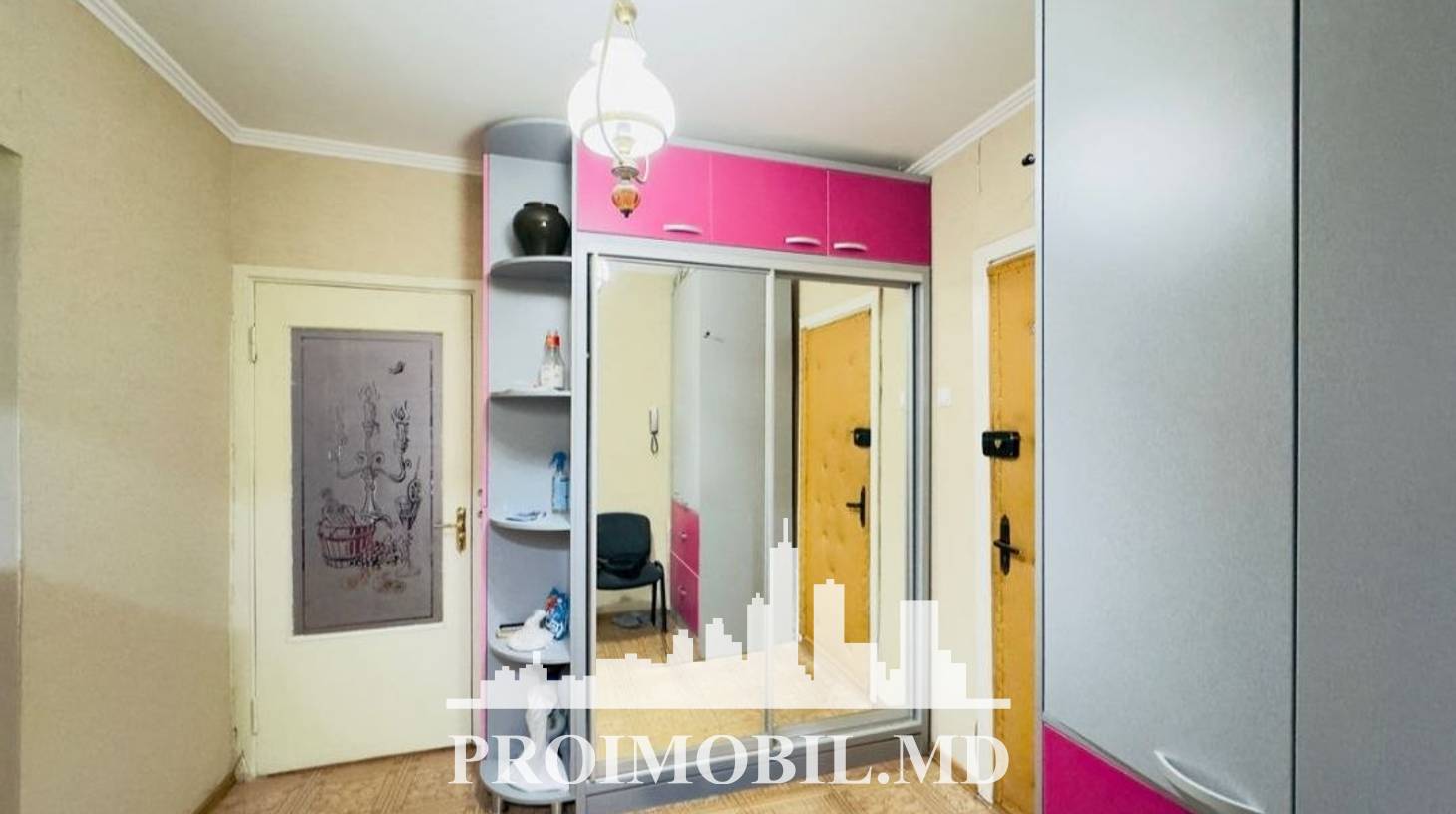https://images.proimobil.md/g17M8SSxUnlcbq6BAqWWig8valugBUHNqjhYMt-snok/watermark:0.75:so:0:30:0.39/resize:fill:1460:816:1/gravity:ce/bG9jYWw6Ly8vZXN0YXRlL2xyL2Y2Njc1MTM2LTRmY2MtNDdiZC04YWE4LTE2NDcyZGE1YmNhMi5qcGVn