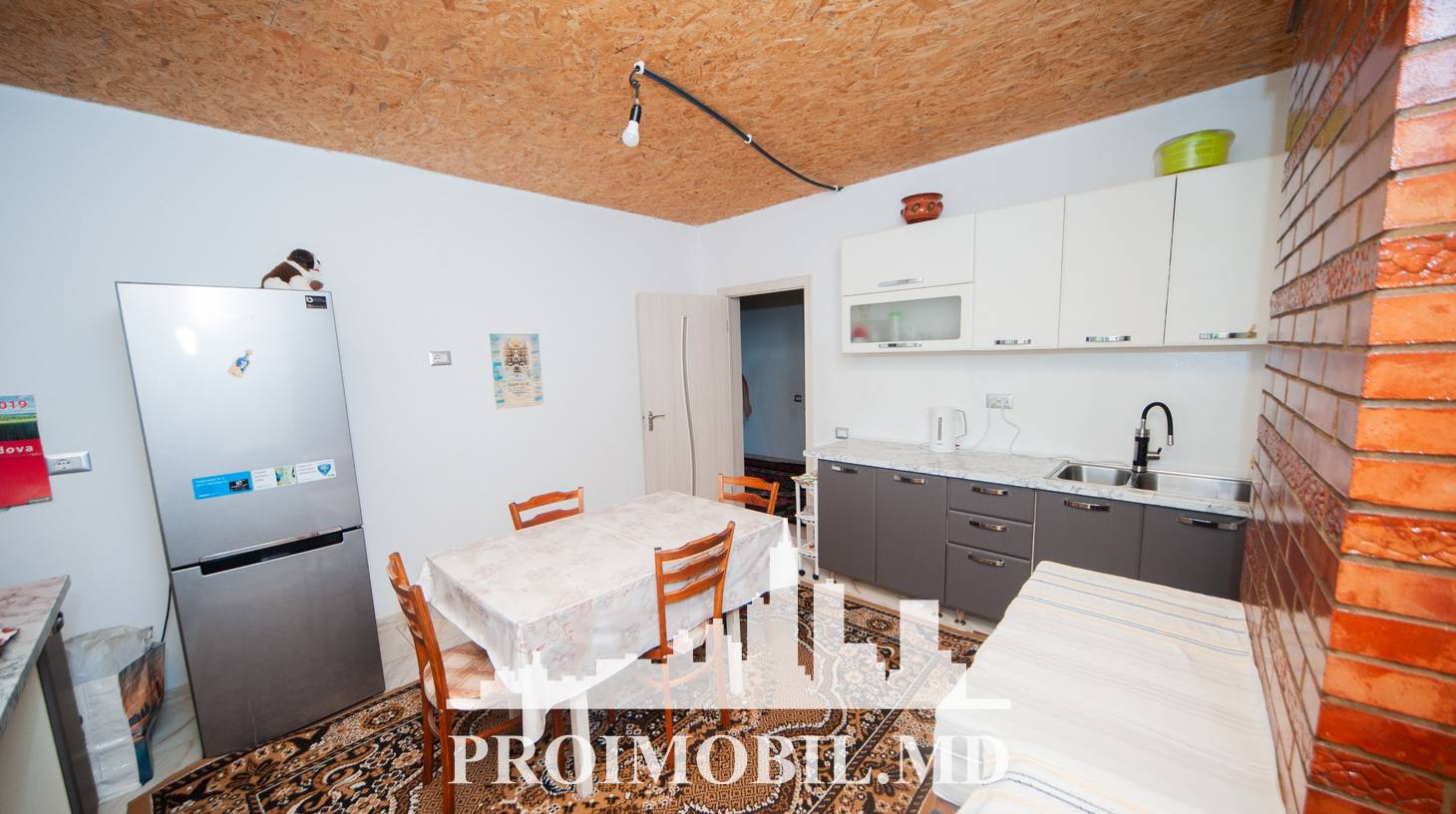 https://images.proimobil.md/g2_Gz96L8RkrvhnpFYBx0QKd3hMkNvQVe9pUlrf-eXM/watermark:0.75:so:0:30:0.39/resize:fill:1460:816:1/gravity:ce/bG9jYWw6Ly8vZXN0YXRlL2xyLzFkMDEzZTRkLWVjN2MtNDliNC04NDUxLWE2NTUwMDY0ODAyMi5qcGVn