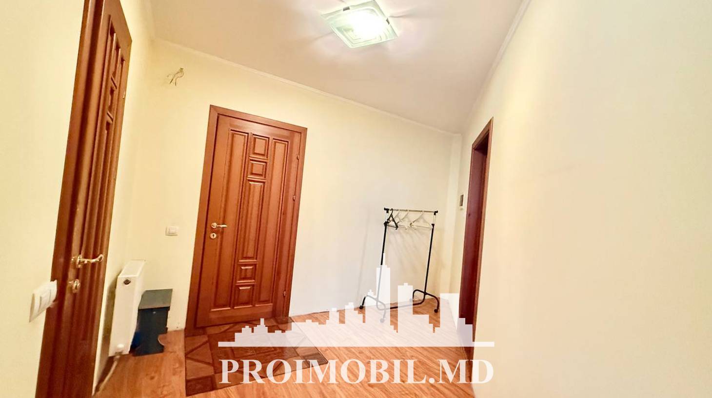 https://images.proimobil.md/g3RMQx1O-LKRgQN-hOg0BVlO1MpZlnehtx7GUA-ME7k/watermark:0.75:so:0:30:0.39/resize:fill:1460:816:1/gravity:ce/bG9jYWw6Ly8vZXN0YXRlL2xyLzRmMjg5NGRjLTEzM2MtNGQxZi1hNjZiLTQxYjc4ZmIwMWZlMy5qcGVn