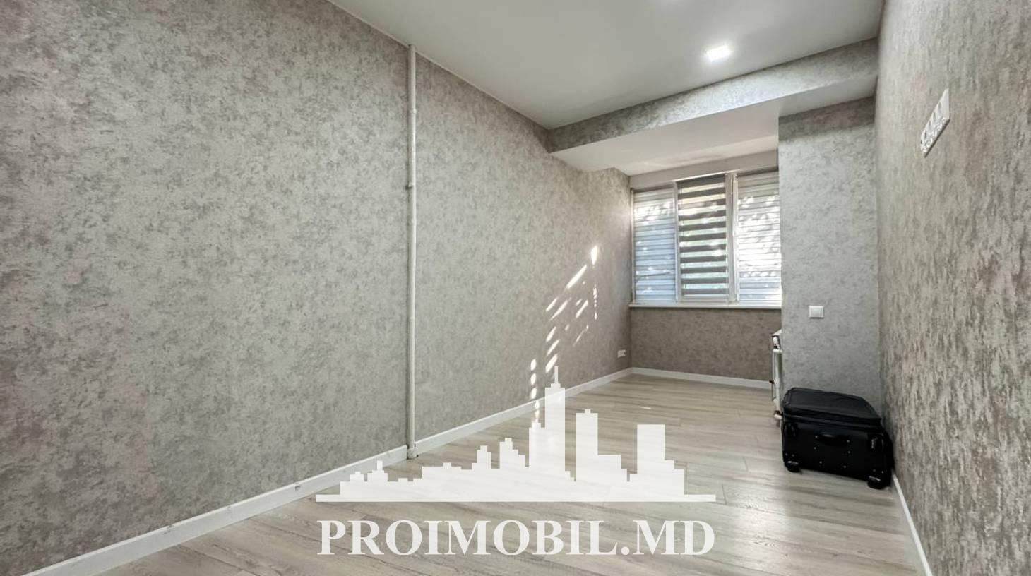 https://images.proimobil.md/g72HRbCW2ze1LWaZlvqRFbOR4iqPXbQY5NNQjyyX6Z4/watermark:0.75:so:0:30:0.39/resize:fill:1460:816:1/gravity:ce/bG9jYWw6Ly8vZXN0YXRlL2xyL2RhMWM2MGRiLWM1YTUtNDE5Zi1iMThjLTk1ZDQ4ZWFiMTlmNi5qcGVn