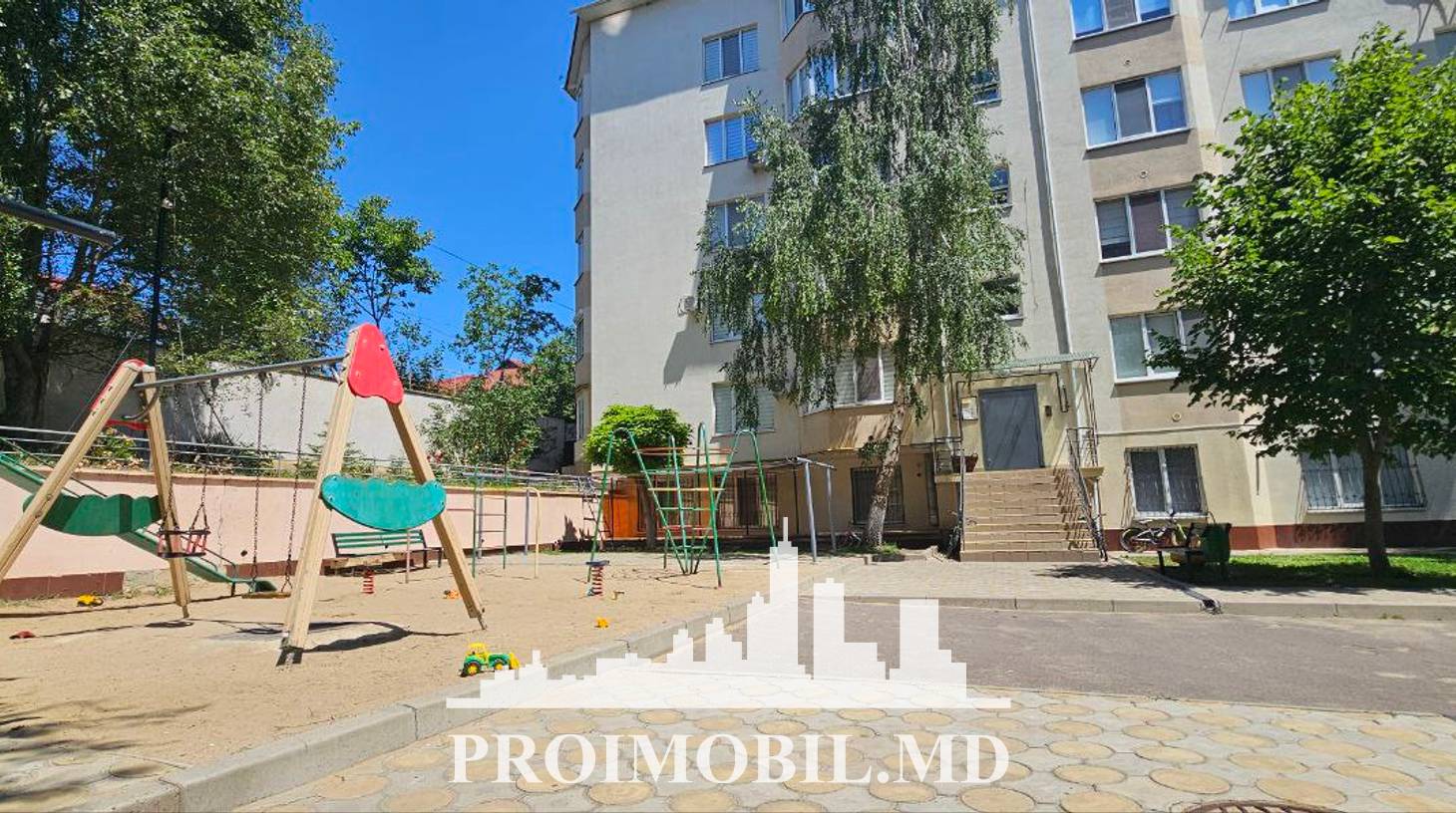 https://images.proimobil.md/g8AM3YxbZ8rJMoNn5zE1-bcRGQWKXZUiIlTkM0sSSuk/watermark:0.75:so:0:30:0.39/resize:fill:1460:816:1/gravity:ce/bG9jYWw6Ly8vZXN0YXRlL2xyLzNhOGZhNmNlLThkOGQtNGE1OS1hMjQwLTQwMjMwMzk1OTA2ZS5qcGVn