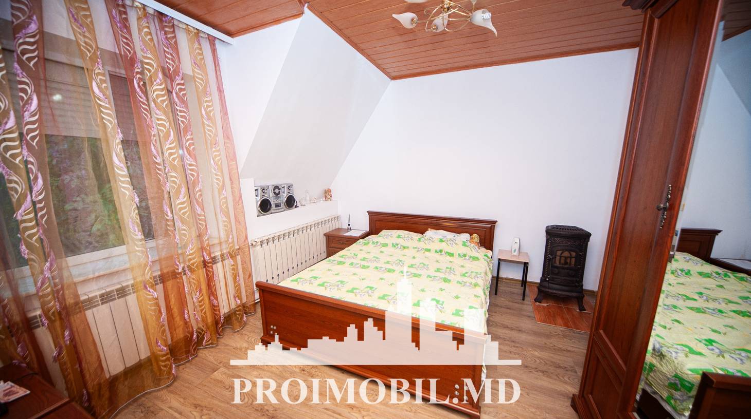 https://images.proimobil.md/gANgP574tOlCC72Wtzfu1YnU5vg-9oJP9xUhDcgtJBc/watermark:0.75:so:0:30:0.39/resize:fill:1460:816:1/gravity:ce/bG9jYWw6Ly8vZXN0YXRlL2xyLzI5YmRhNmVkLTU4ZTYtNGZhNC05MDRkLTUyN2I2MTc3MjQ3OC5qcGVn