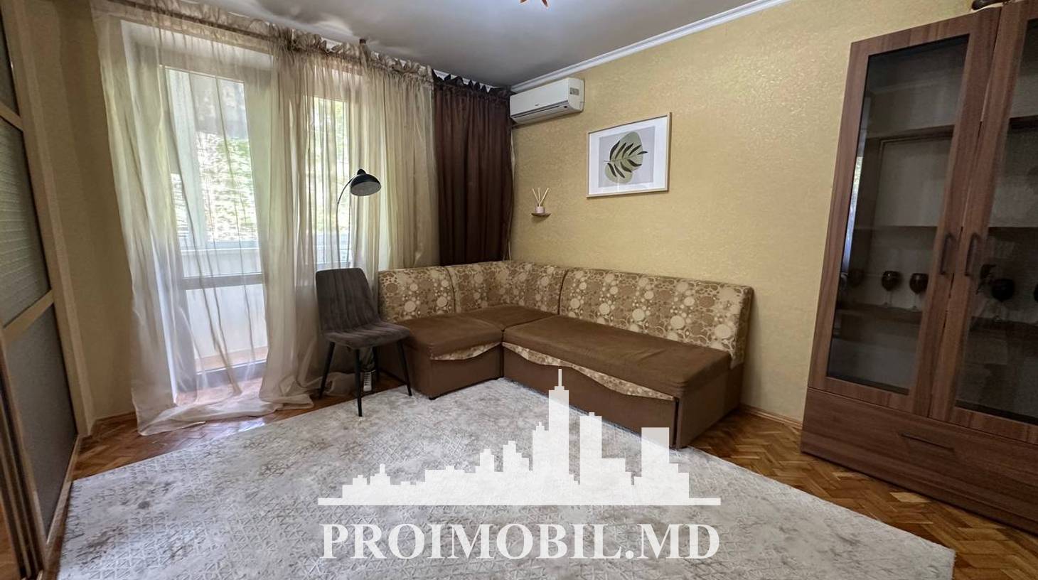 https://images.proimobil.md/gCERIU62eGa-ha0mPhfKBLB0f--7hRg2BGW19ViIhow/watermark:0.75:so:0:30:0.39/resize:fill:1460:816:1/gravity:ce/bG9jYWw6Ly8vZXN0YXRlL2xyLzliNjQ2MTZhLTMyNTgtNGJkZC05OGI2LTg4MDJiZGJmYTAzZC5qcGVn