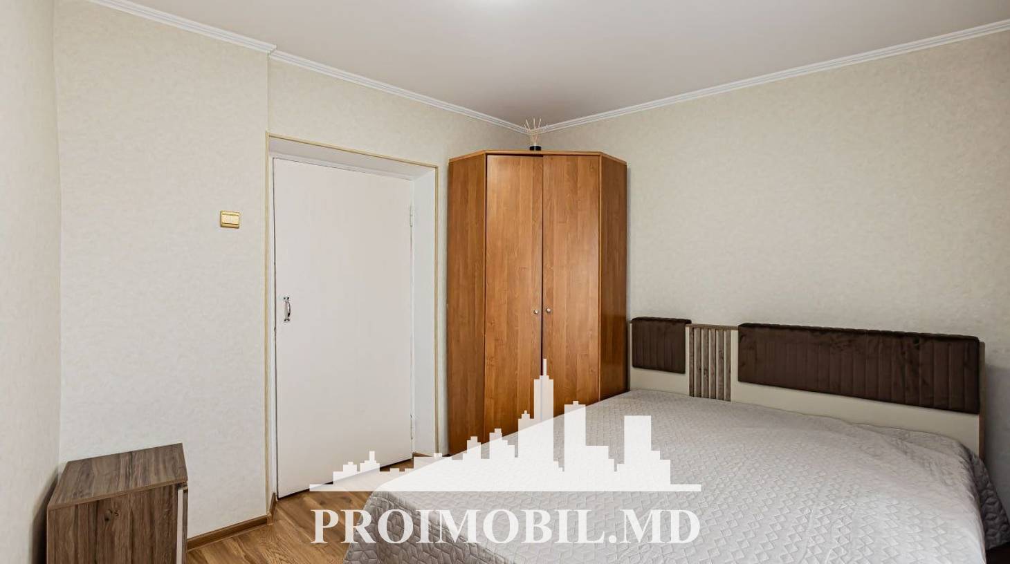 https://images.proimobil.md/gEQafVq4cVZD7ENljQTzoWw0dDywtQMjowRnZXv_ue4/watermark:0.75:so:0:30:0.39/resize:fill:1460:816:1/gravity:ce/bG9jYWw6Ly8vZXN0YXRlL2xyLzNmZTk5ZWQ0LWRmYjItNDI1MC1hMGE0LTgzY2ZiNTdhM2FmNC5qcGVn