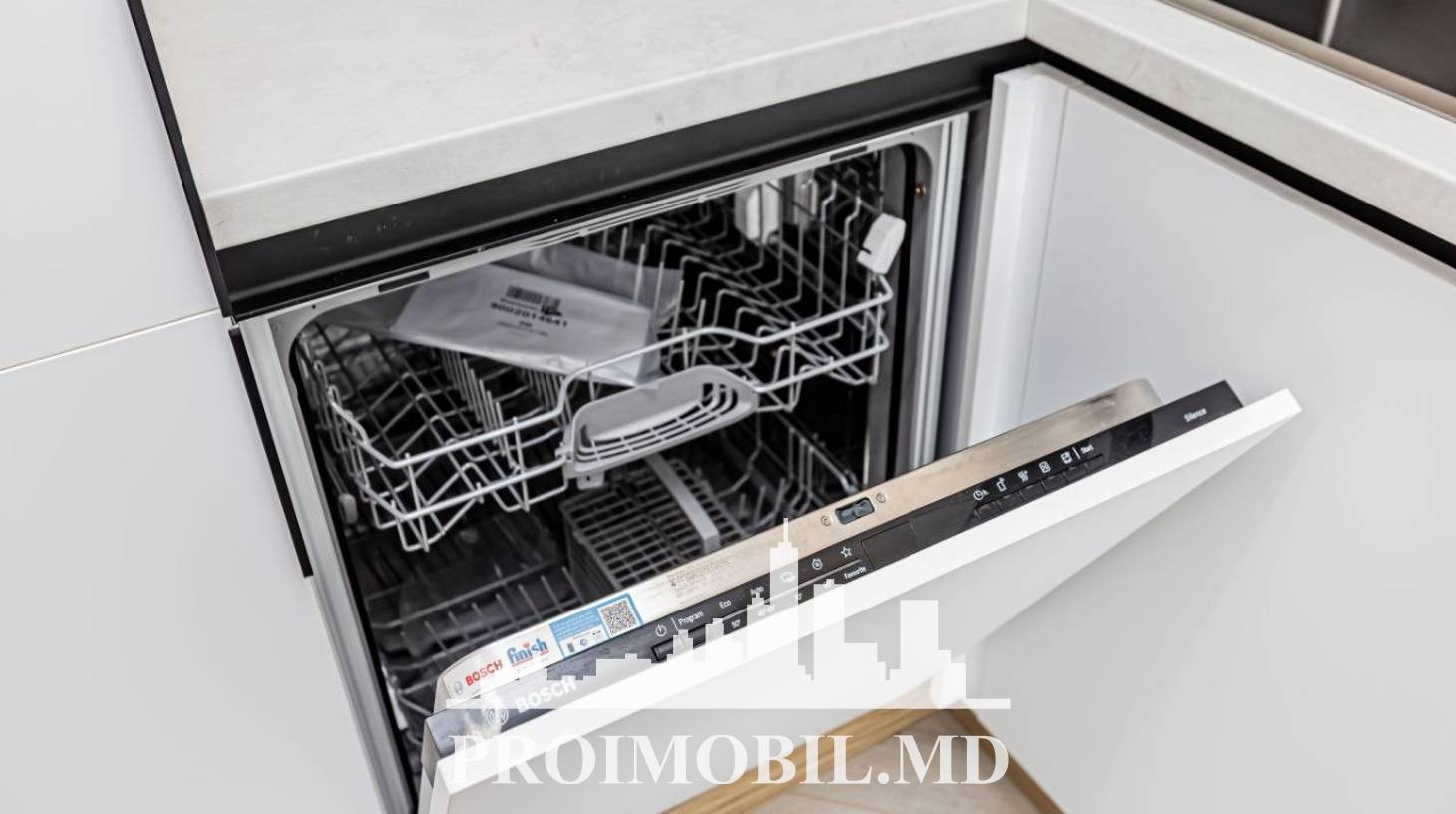 https://images.proimobil.md/gEZfRRGLbqubV28U6iUPo-yK4O6mDpfCTOw5WX-XoHA/watermark:0.75:so:0:30:0.39/resize:fill:1460:816:1/gravity:ce/bG9jYWw6Ly8vZXN0YXRlL2xyLzZkOTVmNzRjLTVkYjItNDIyNC1hYjFhLTNlNDBlODA0NDExYy5qcGVn