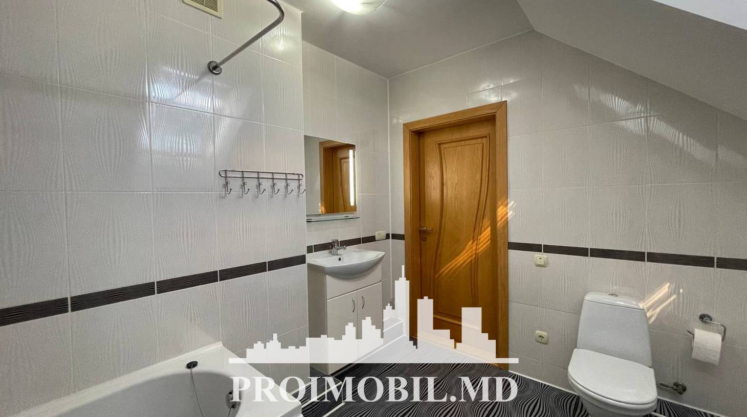 https://images.proimobil.md/gFzJmHnf7bwYlyW8QFiw0nW0zEMx4uLs9-1xFDEZ3Lw/watermark:0.75:so:0:30:0.39/resize:fill:1460:816:1/gravity:ce/bG9jYWw6Ly8vZXN0YXRlL2xyL2Y3YjZkMDgyLWI4YWQtNGJlOS1iMjAzLTA2YzExOTU0ZDY1MS5qcGVn