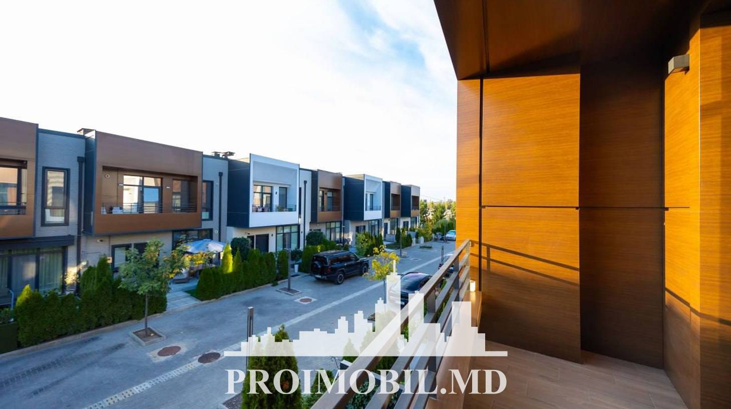 https://images.proimobil.md/gI51xl1PaoahzyBgoTMIjBzJMM2vdXtLiKQHDdhxI7U/watermark:0.75:so:0:30:0.39/resize:fill:1460:816:1/gravity:ce/bG9jYWw6Ly8vZXN0YXRlL2xyL2U3MmMzMDE3LWQ3ZTgtNDNjZC1hMWE1LTYyZjU0ZDEwNDUyYS5qcGVn