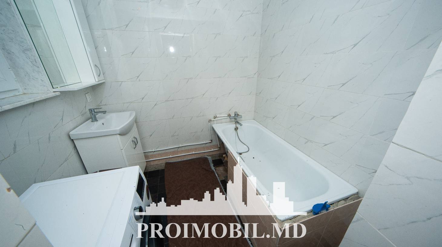 https://images.proimobil.md/gIXez3Vvx-pA8NFeKtgGIbd6GOsIWE2OCNbyn40ZpIQ/watermark:0.75:so:0:30:0.39/resize:fill:1460:816:1/gravity:ce/bG9jYWw6Ly8vZXN0YXRlL2xyLzI0ZWE5ZGE4LTFhODktNGJiYS1iMzE5LWI0YTA5ZDM5MGI1OC5qcGVn