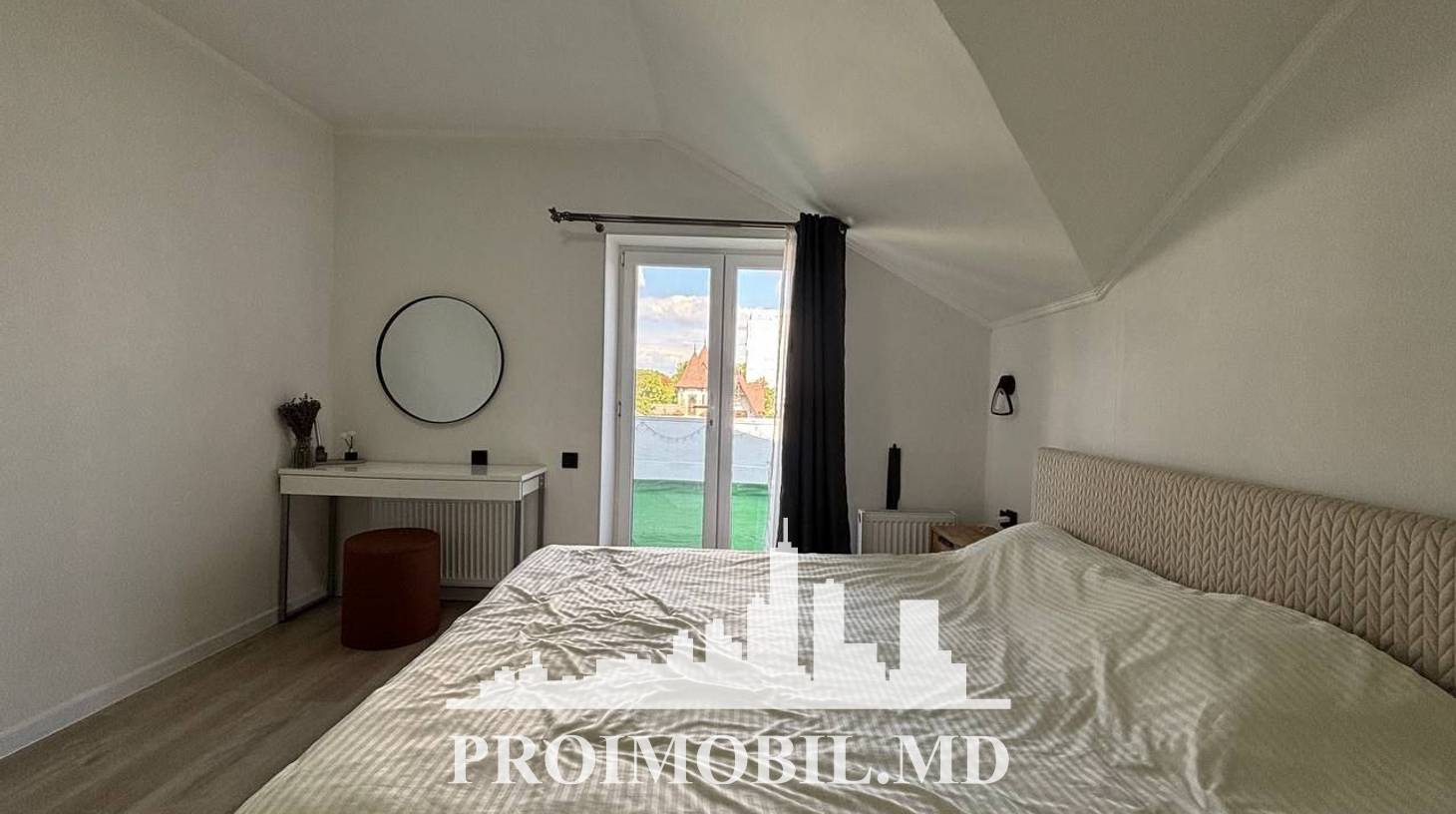 https://images.proimobil.md/gQBRwZ_eynplmiO1SlcdZmyn8chQjiZ-K2XzGzJRMKw/watermark:0.75:so:0:30:0.39/resize:fill:1460:816:1/gravity:ce/bG9jYWw6Ly8vZXN0YXRlL2xyLzZmNWNkMzc5LTg4OTgtNGVlNi1iYjA0LTNhYTQ5NTA3MTBlMS5qcGVn