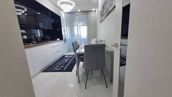 https://images.proimobil.md/gRo3jEnAR6lGERUU7IOmR_J236CjokL0y8M-0h0XX6Y/resize:fill:350:198:1/gravity:ce/bG9jYWw6Ly8vZXN0YXRlL2xyLzUyNzljMmMwLWY1ZTAtNGE3OS1hMGM4LTk1OGNmYmRiOTNhYy5qcGVn